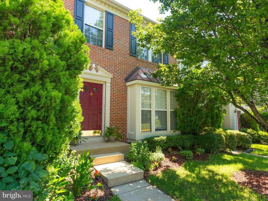 Sunny & spacious TH w/huge fenced patio!  Large eat-in kitchen w/bay window, 42' cabinets, granite counters, stainless appliances & tile flooring -- opens to bright living & dining room w/laminate (wood-look) flooring & sliding glass doors allowing loads of light!  2 master suites on upper level & laundry.  Walk-out lower level with expansive family room, non-conforming 3rd bedroom & full bath.