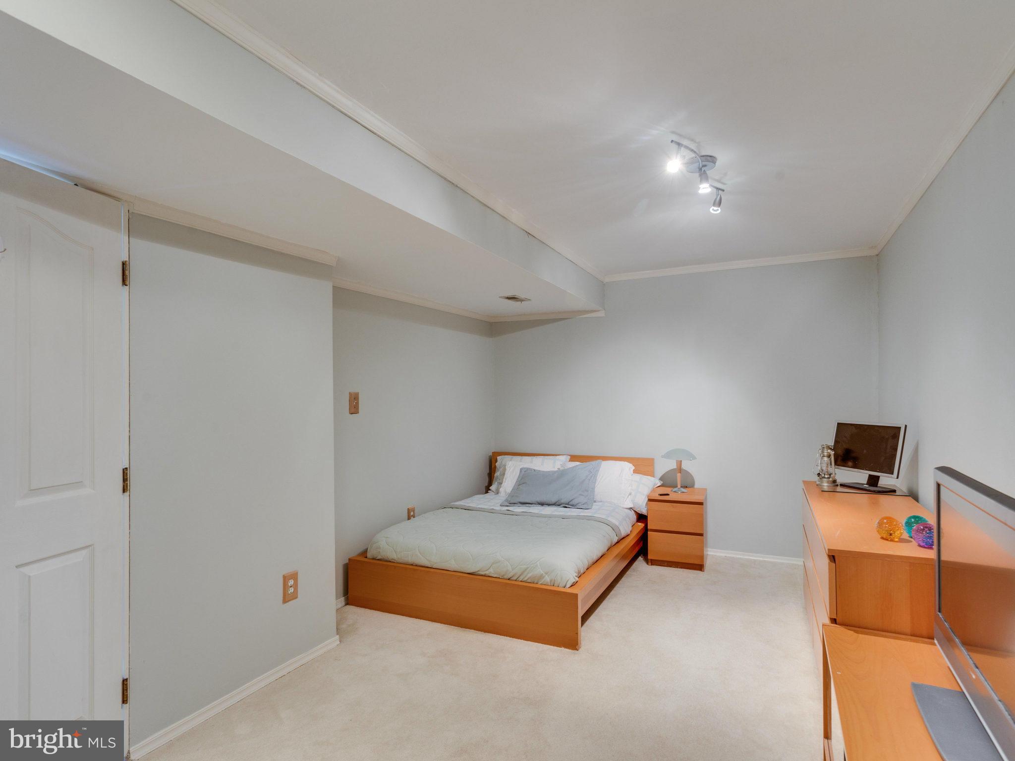 RIVER OAKS - Residential