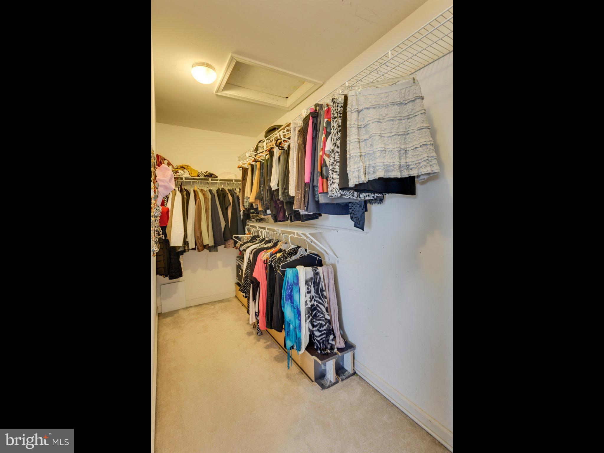 RIVER OAKS - Residential