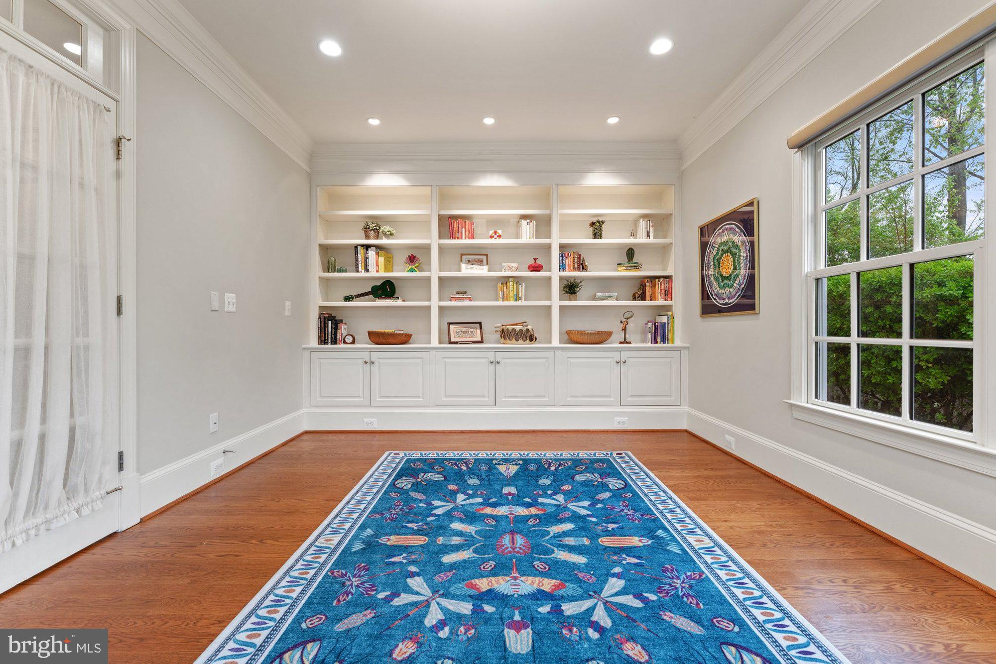 VIENNA WOODS - Residential