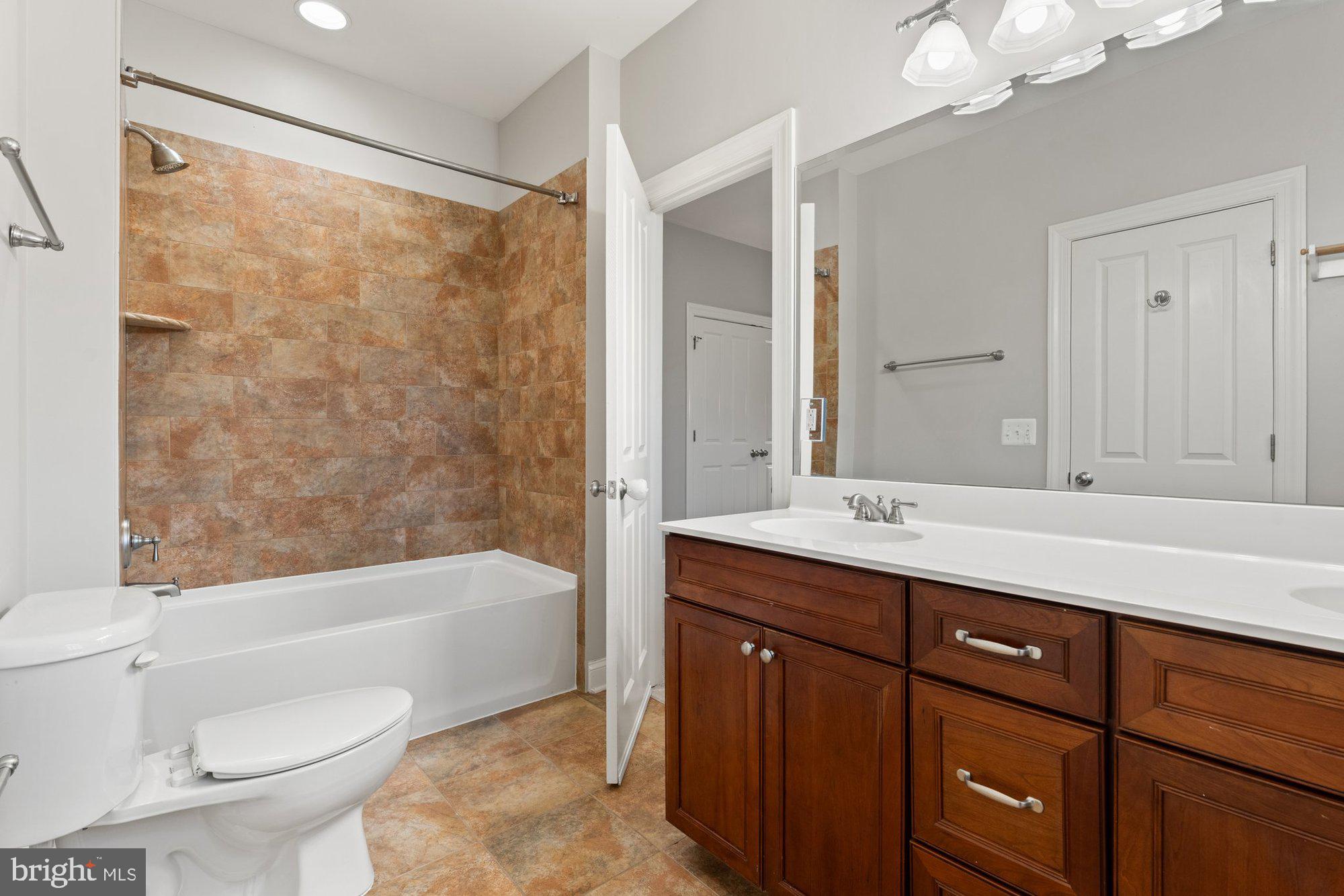 VIENNA WOODS - Residential