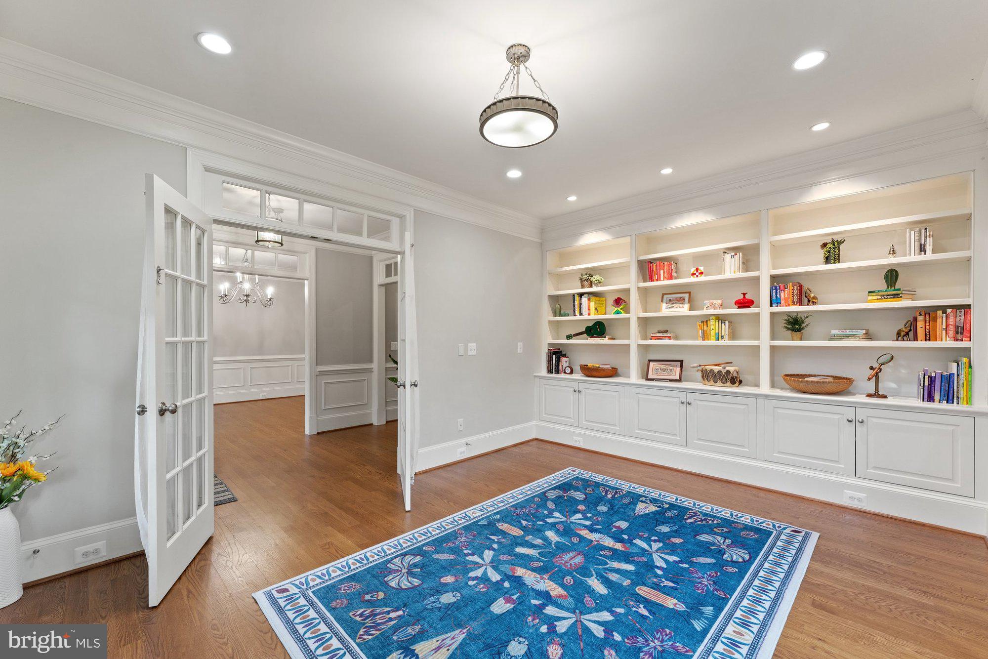 VIENNA WOODS - Residential