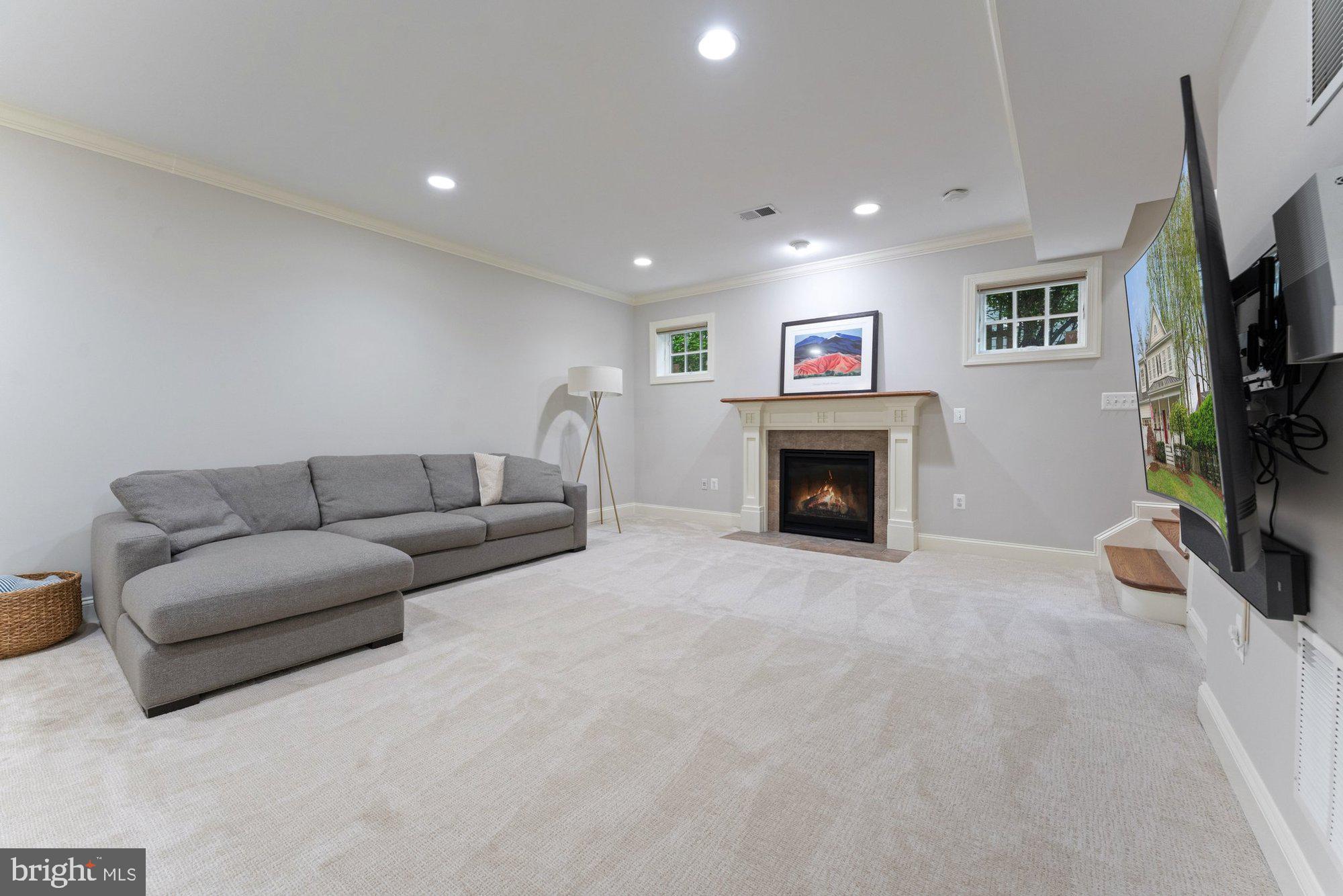 VIENNA WOODS - Residential