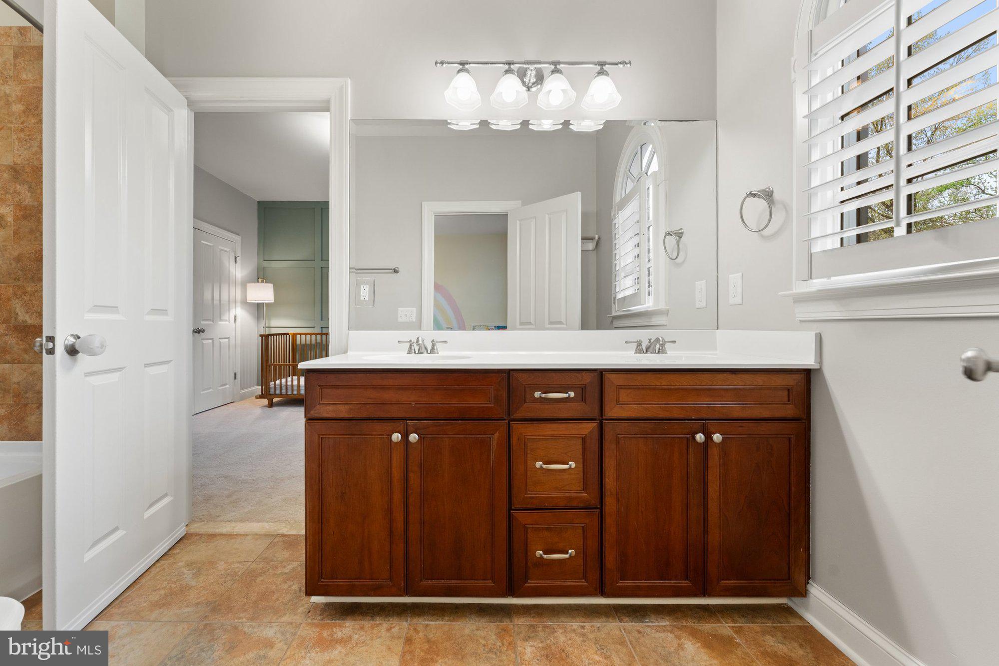 VIENNA WOODS - Residential