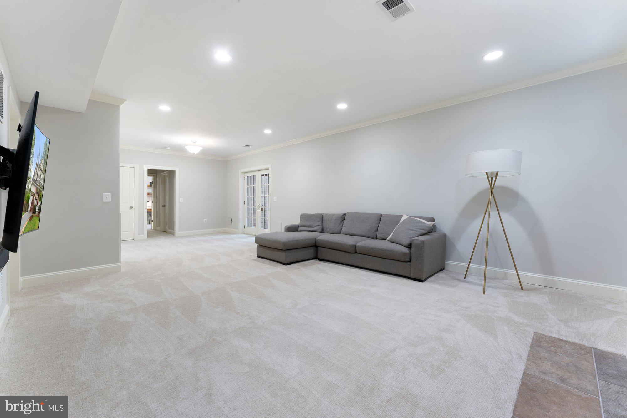 VIENNA WOODS - Residential