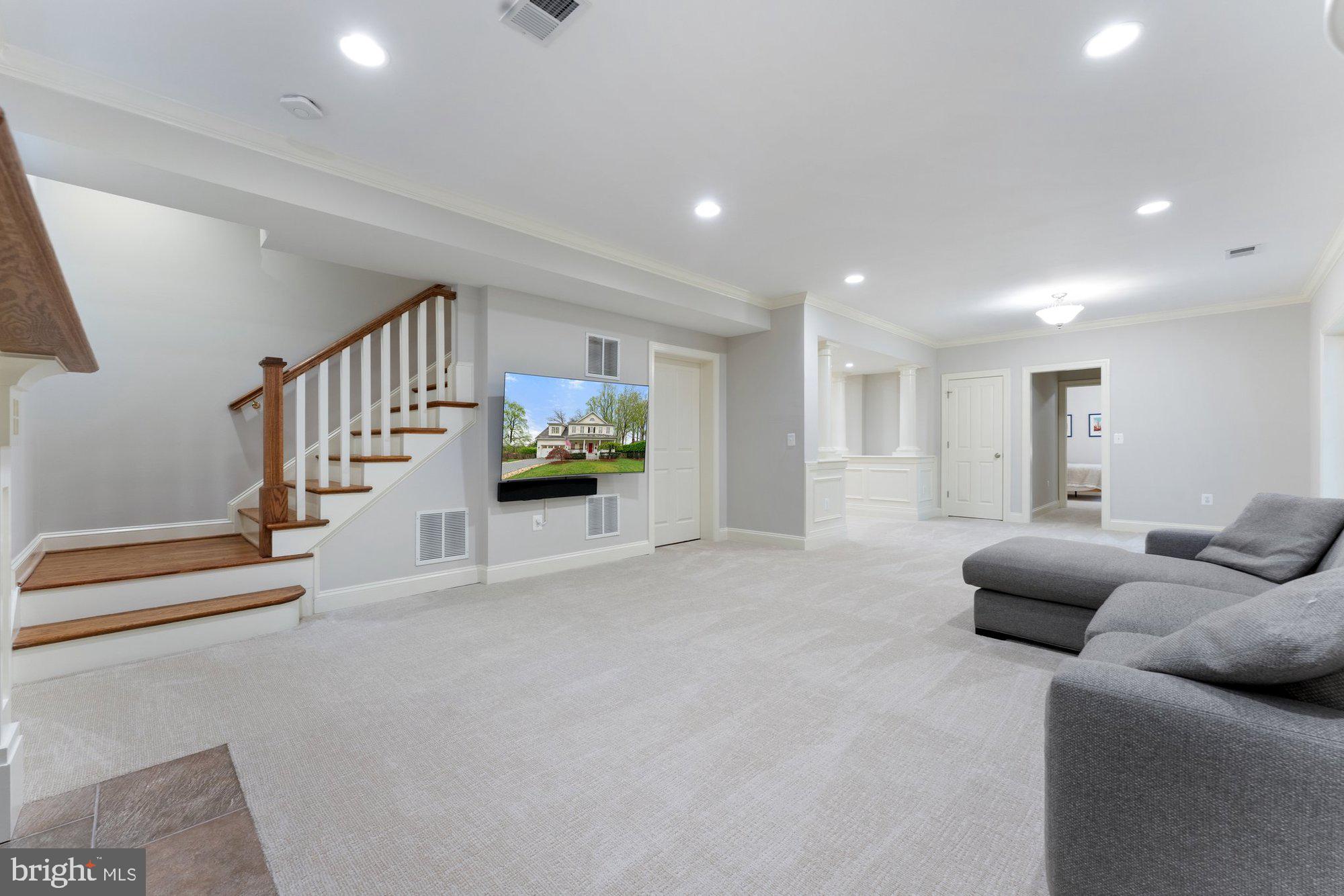 VIENNA WOODS - Residential