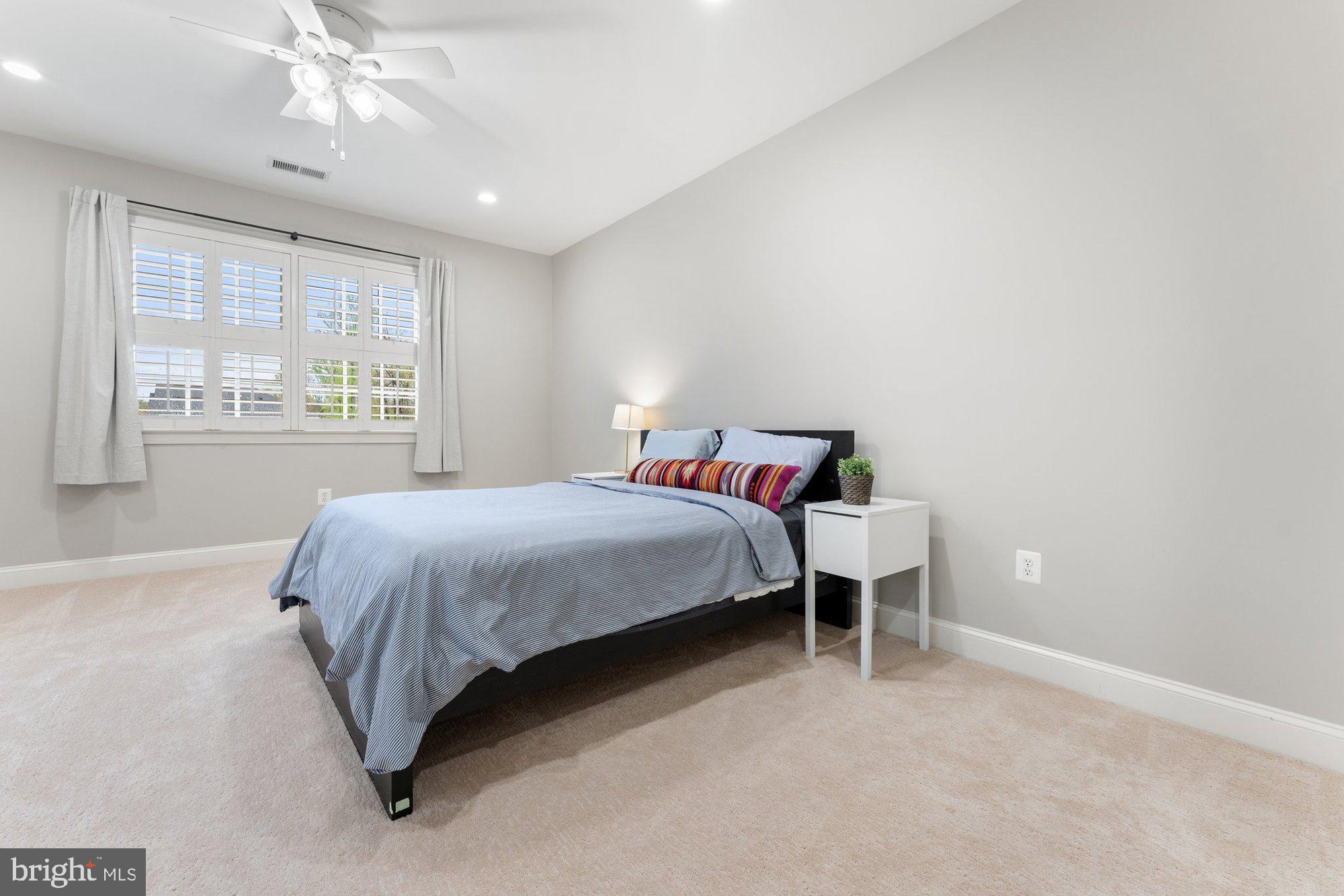 VIENNA WOODS - Residential