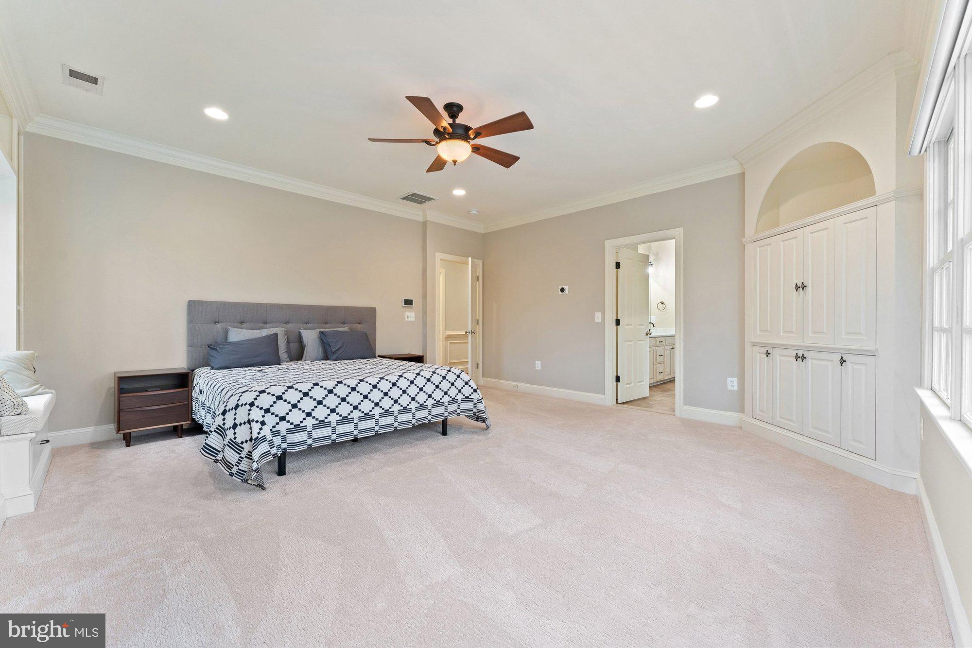 VIENNA WOODS - Residential