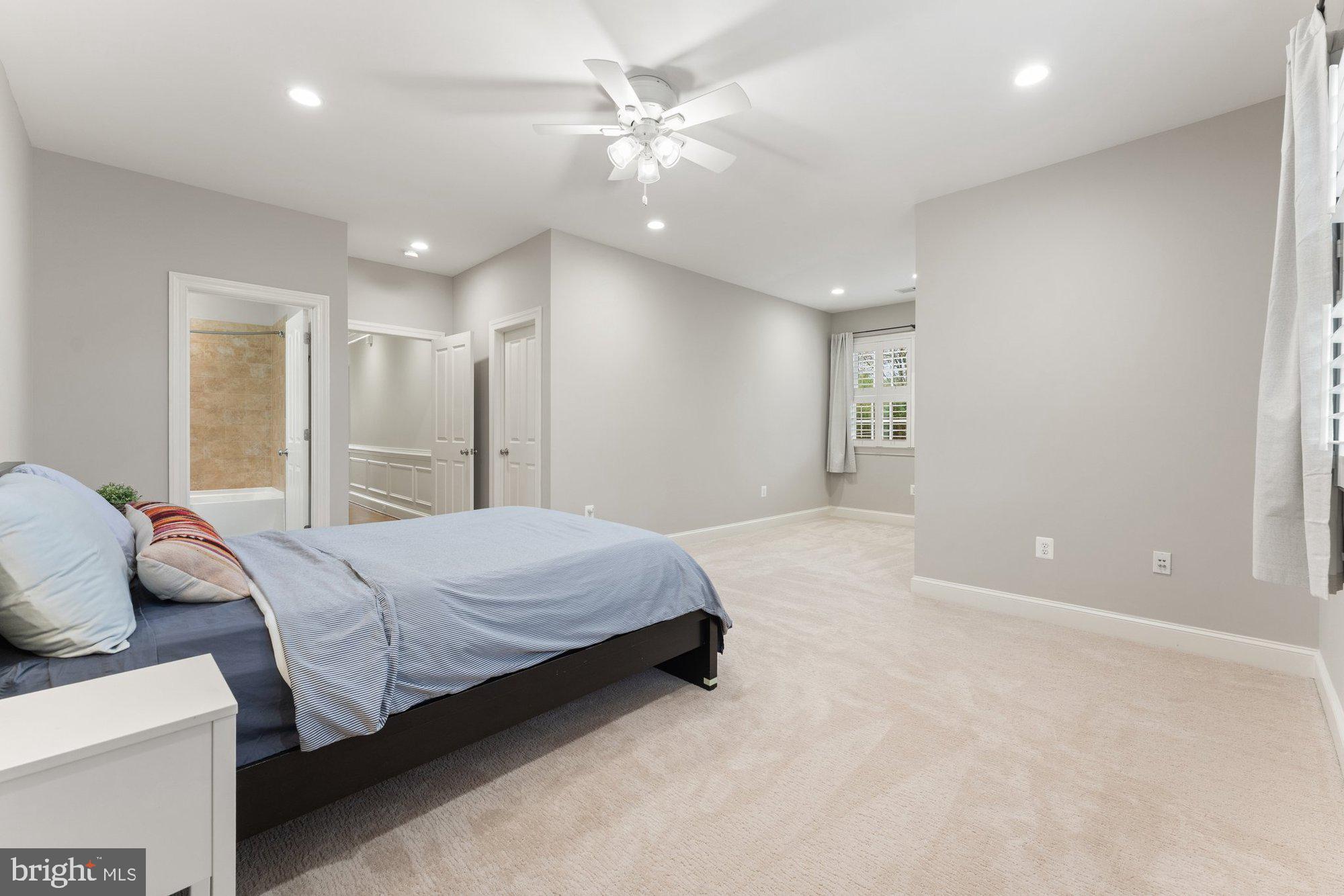 VIENNA WOODS - Residential