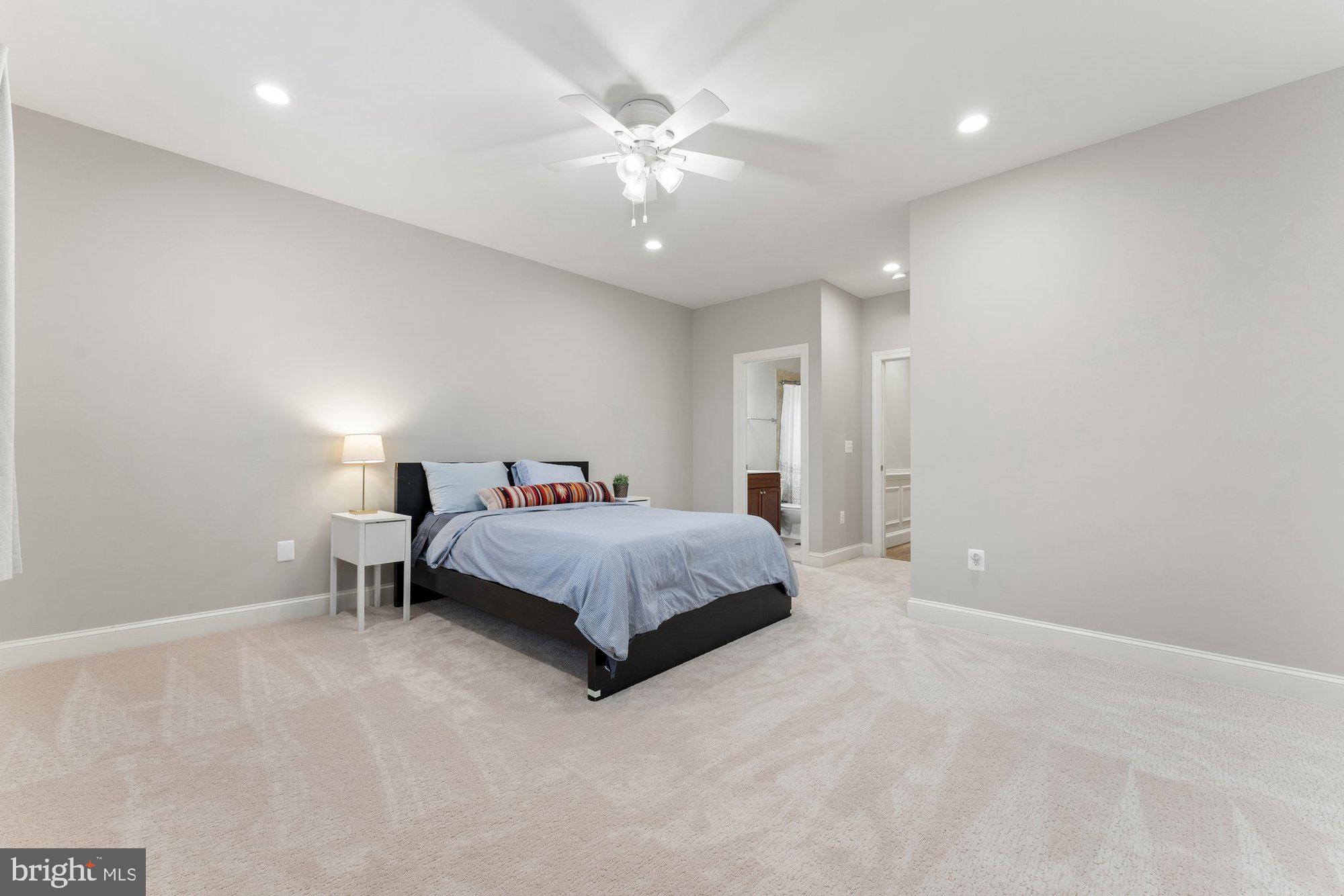 VIENNA WOODS - Residential