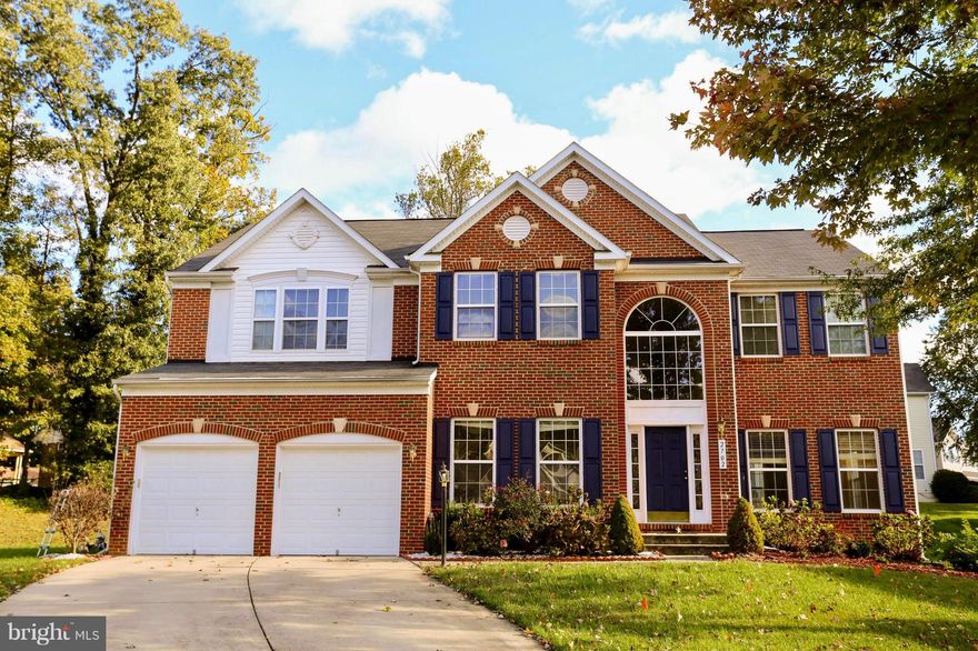 Beautiful 5 bedrooms, 3.5 baths, 3 finished levels single house, hardwood floor main level, sunny garment kitchen, granite counter top, stainless steel appliances, deck, master room/walk-in closet/full bath, large dining and living room, fully finished walk up basemen, convenient location, Short Sales, Please make your best offer. It will take about 6 weeks to settle.