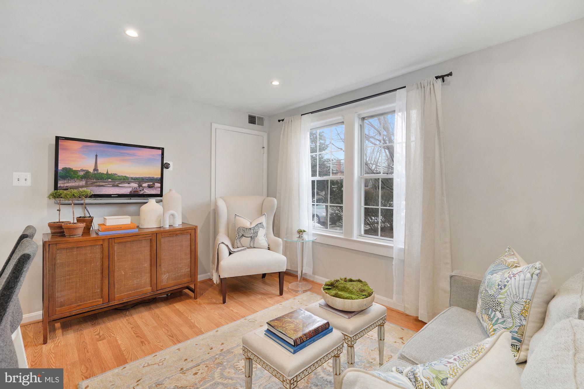 ALEXANDRIA SQUARE - Residential