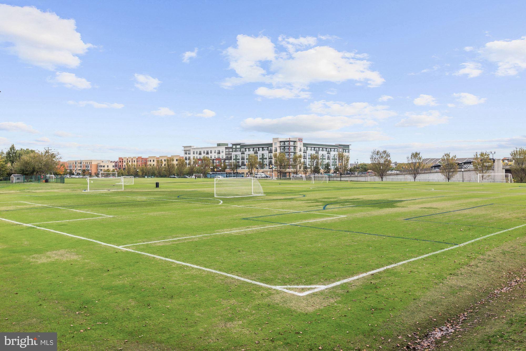 ALEXANDRIA SQUARE - Residential