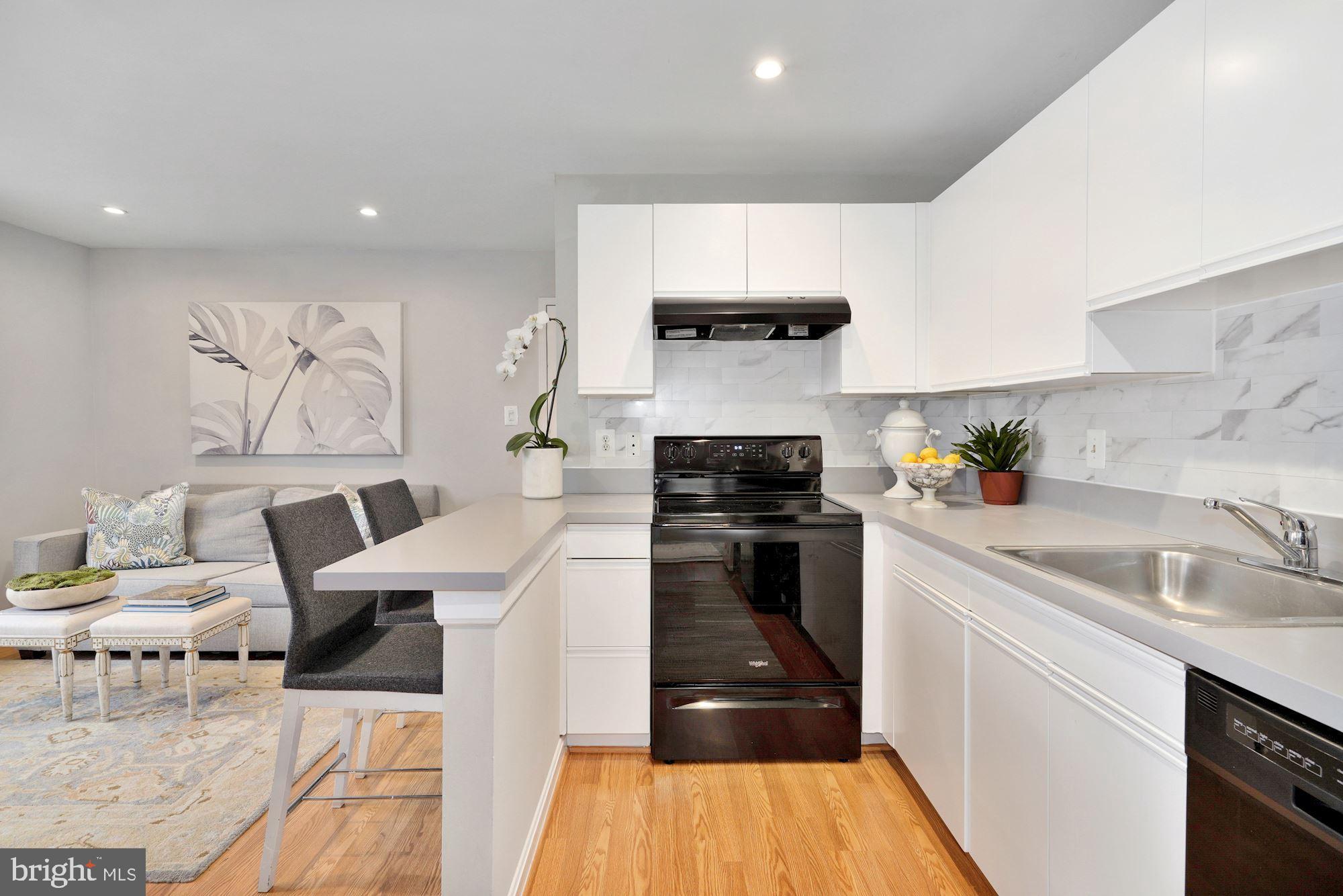 ALEXANDRIA SQUARE - Residential