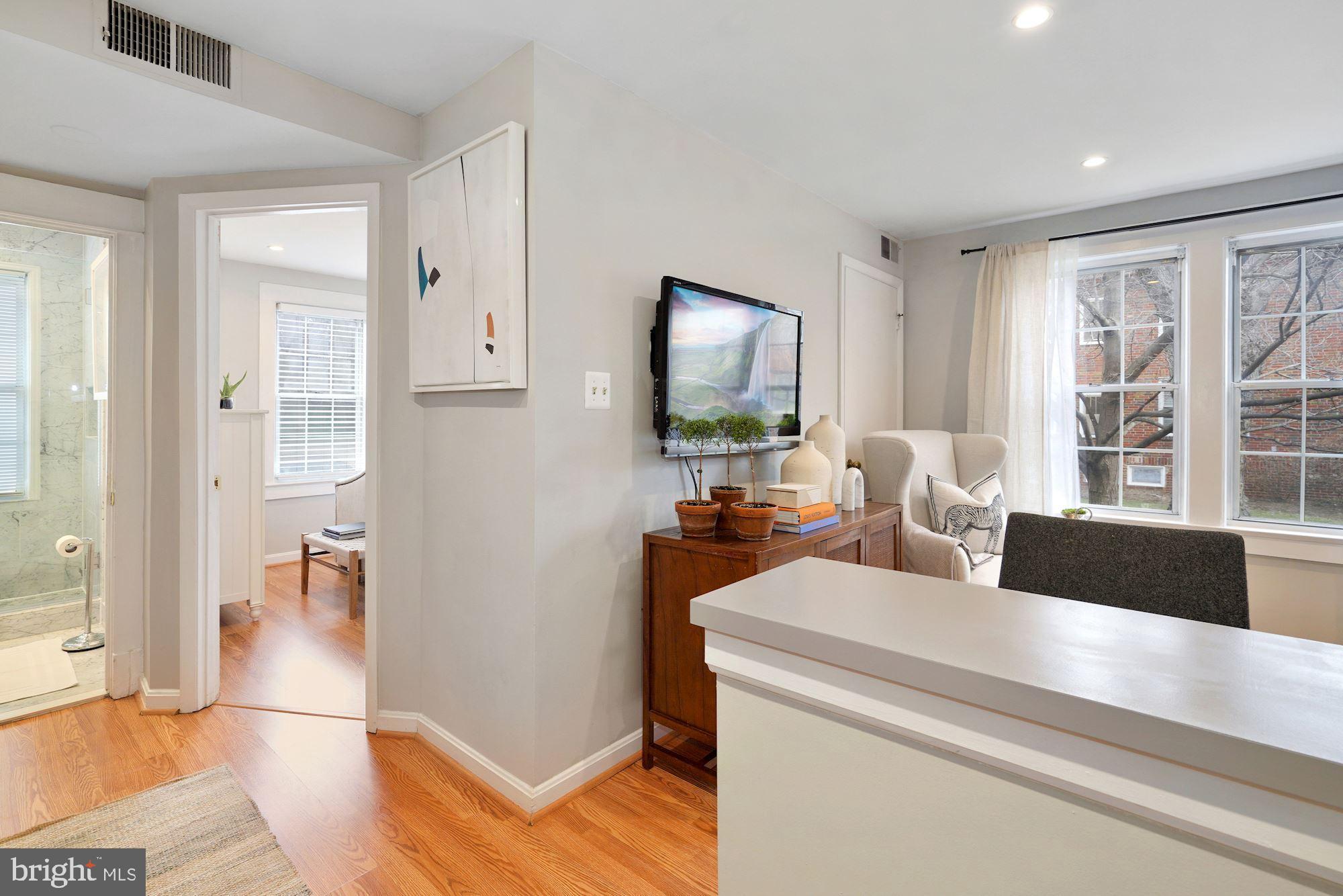 ALEXANDRIA SQUARE - Residential