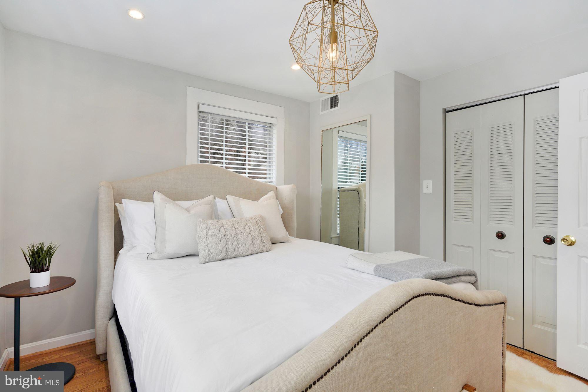 ALEXANDRIA SQUARE - Residential