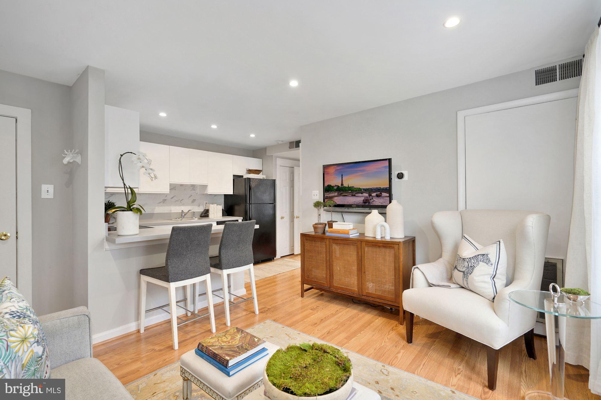 ALEXANDRIA SQUARE - Residential