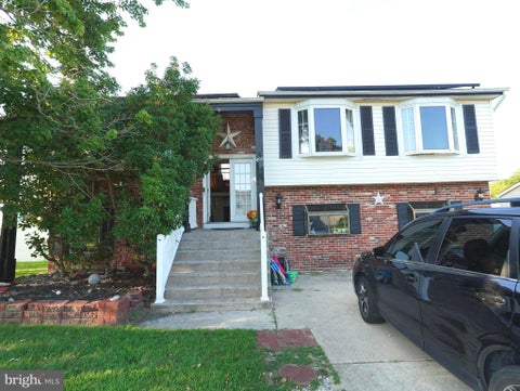 Photo of 408 Jennifer Lane, WILLIAMSTOWN, NJ 08094 (MLS # NJGL2077560)