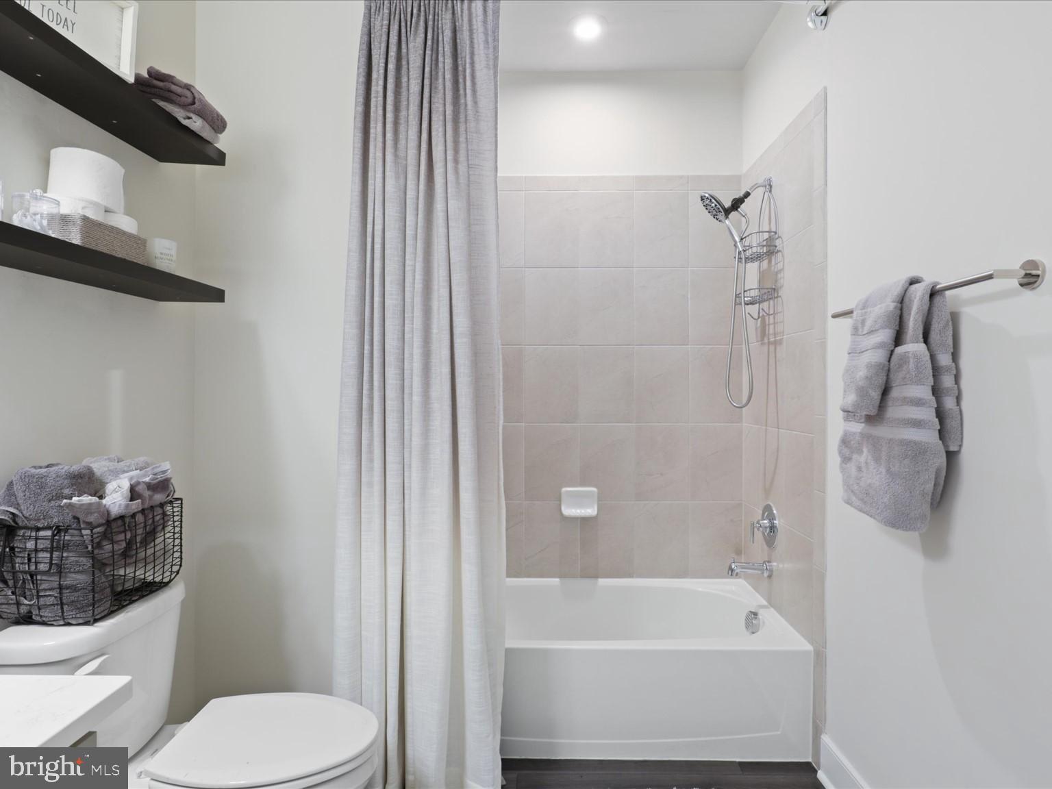 THE FLATS AT NATIONAL HARBOR - Residential Lease