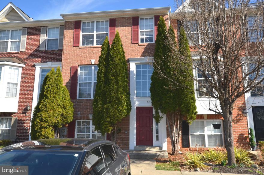 Very spacious, sun-drenched town home, is one of the largest models in North Crossing Townhome Community. Approximate 2,600 sq. ft. on 3 finished levels. 4 bedrooms plus den, 3.5 baths.  Master Suite soaking tub, separate glass shower, 2 walk-in closets. Lower level ceramic tiles, new vinyl flooring in 4th bedroom on ground floor. New vinyl wood flooring in kitchen, upstairs hallway and bedrooms. New paint through-out. 2-assigned parking in front of house. Plenty of visitor parking. Ready to move in.