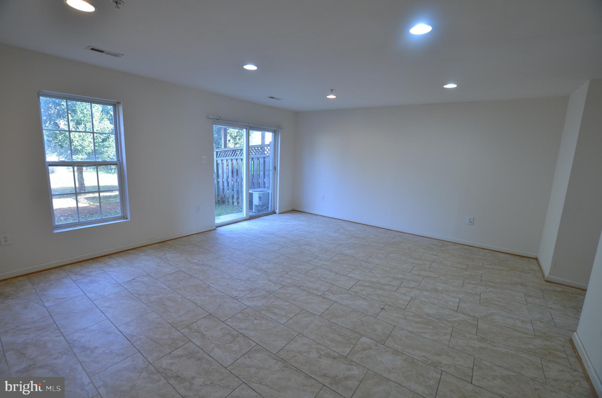 NORTH CROSSING - Residential Lease