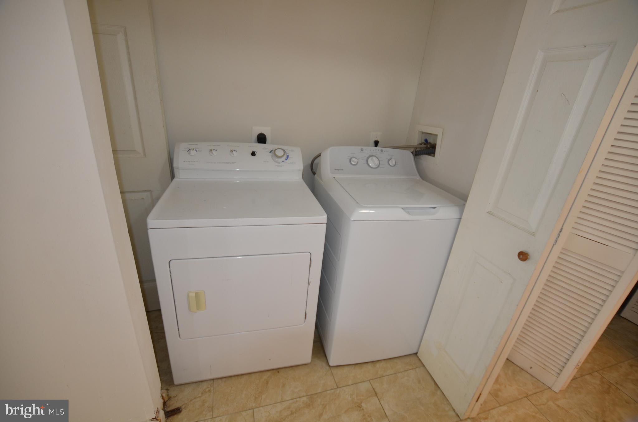 NORTH CROSSING - Residential Lease