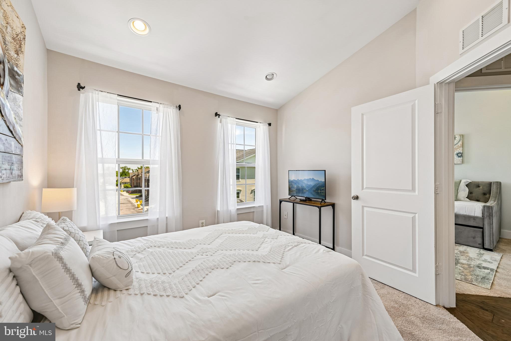 POINTE AT ARUNDEL PRESERVES - Residential