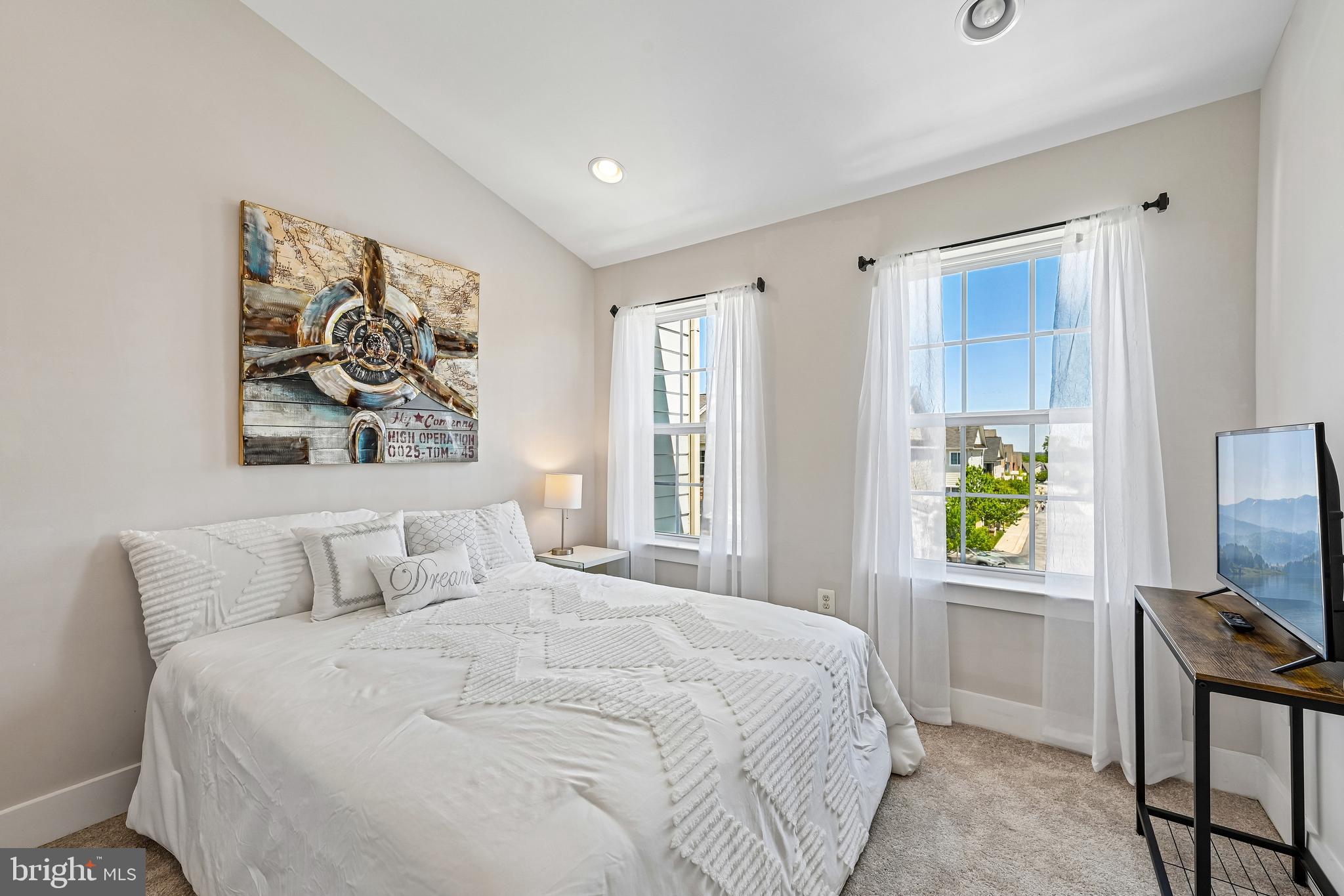 POINTE AT ARUNDEL PRESERVES - Residential