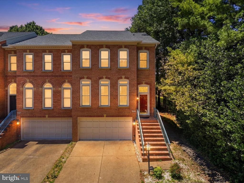 Photo of 7522 Chrisland Cove, FALLS CHURCH, VA 22042 (MLS # VAFX2318112)