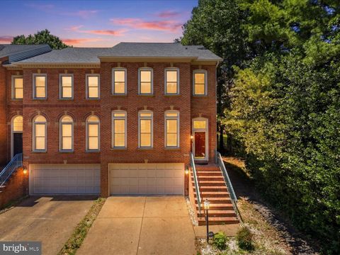 Photo of 7522 Chrisland Cove, FALLS CHURCH, VA 22042 (MLS # VAFX2318112)