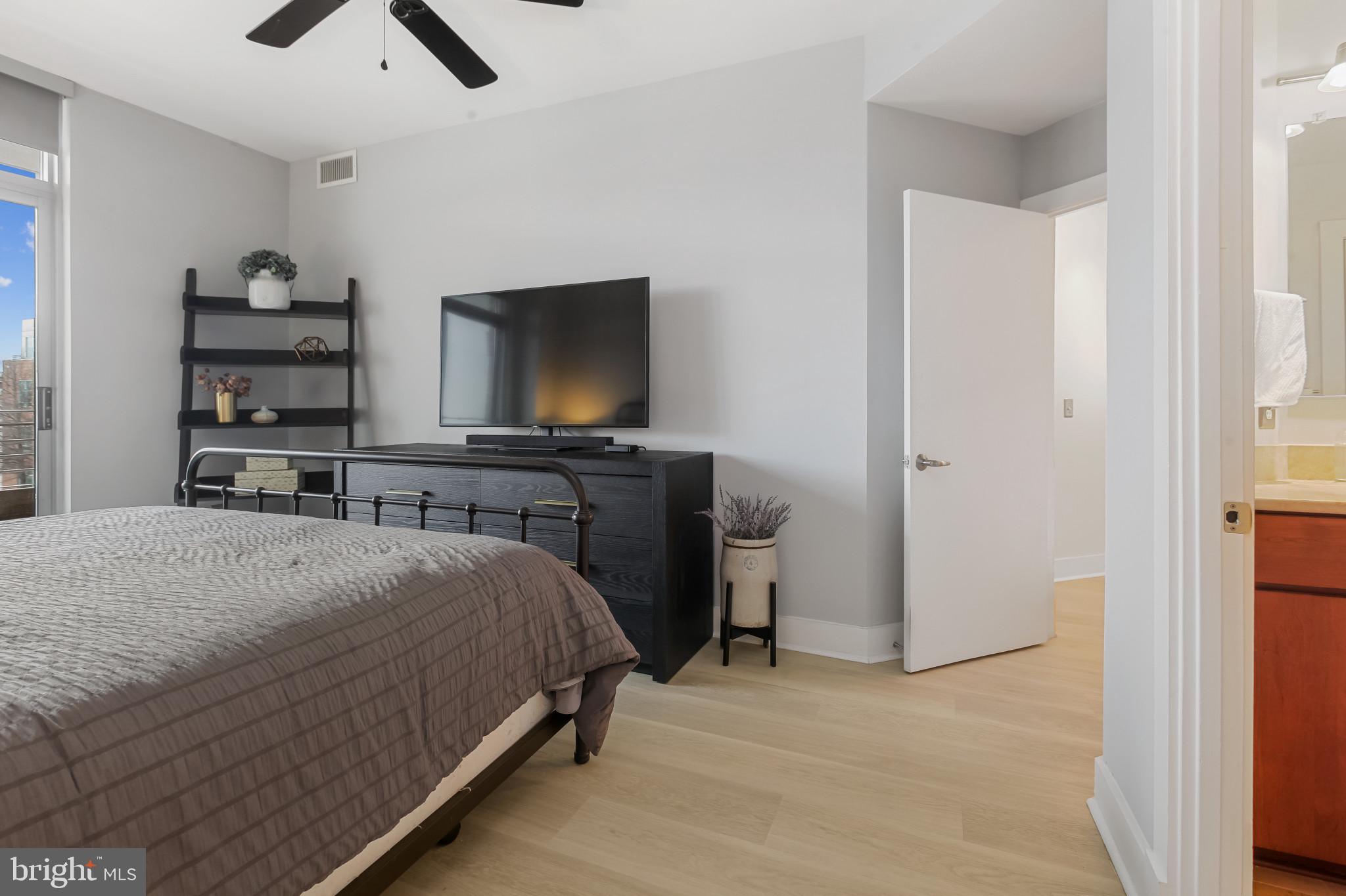 HARBOR EAST - Residential