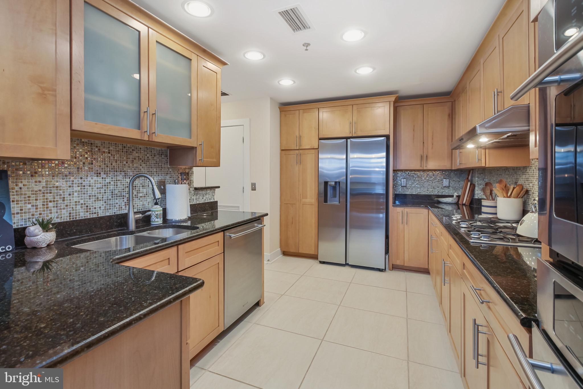 HARBOR EAST - Residential