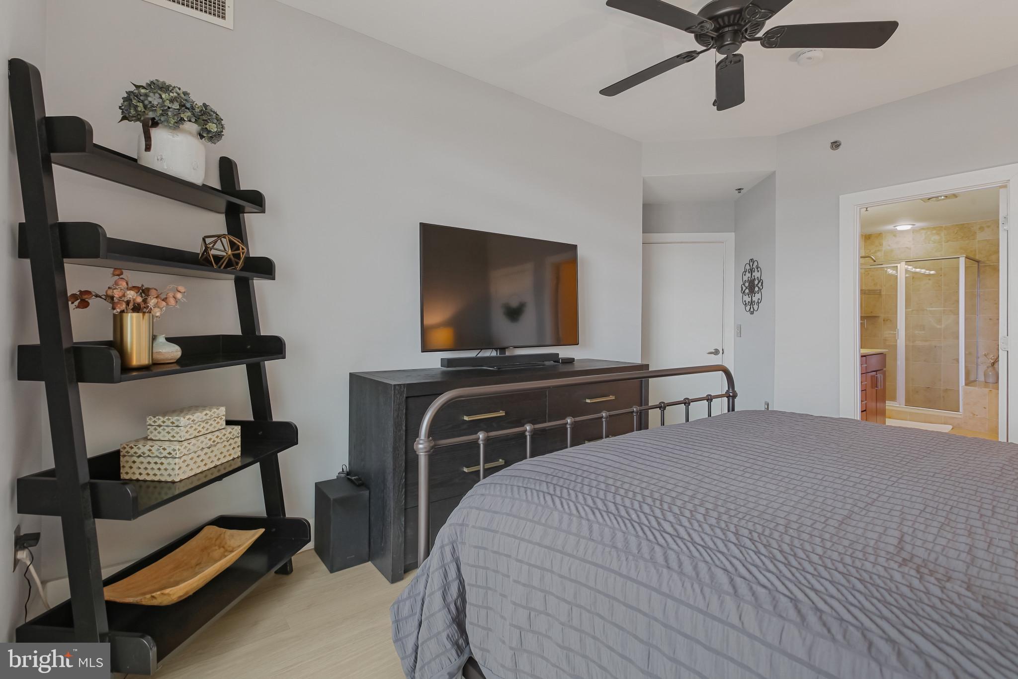 HARBOR EAST - Residential