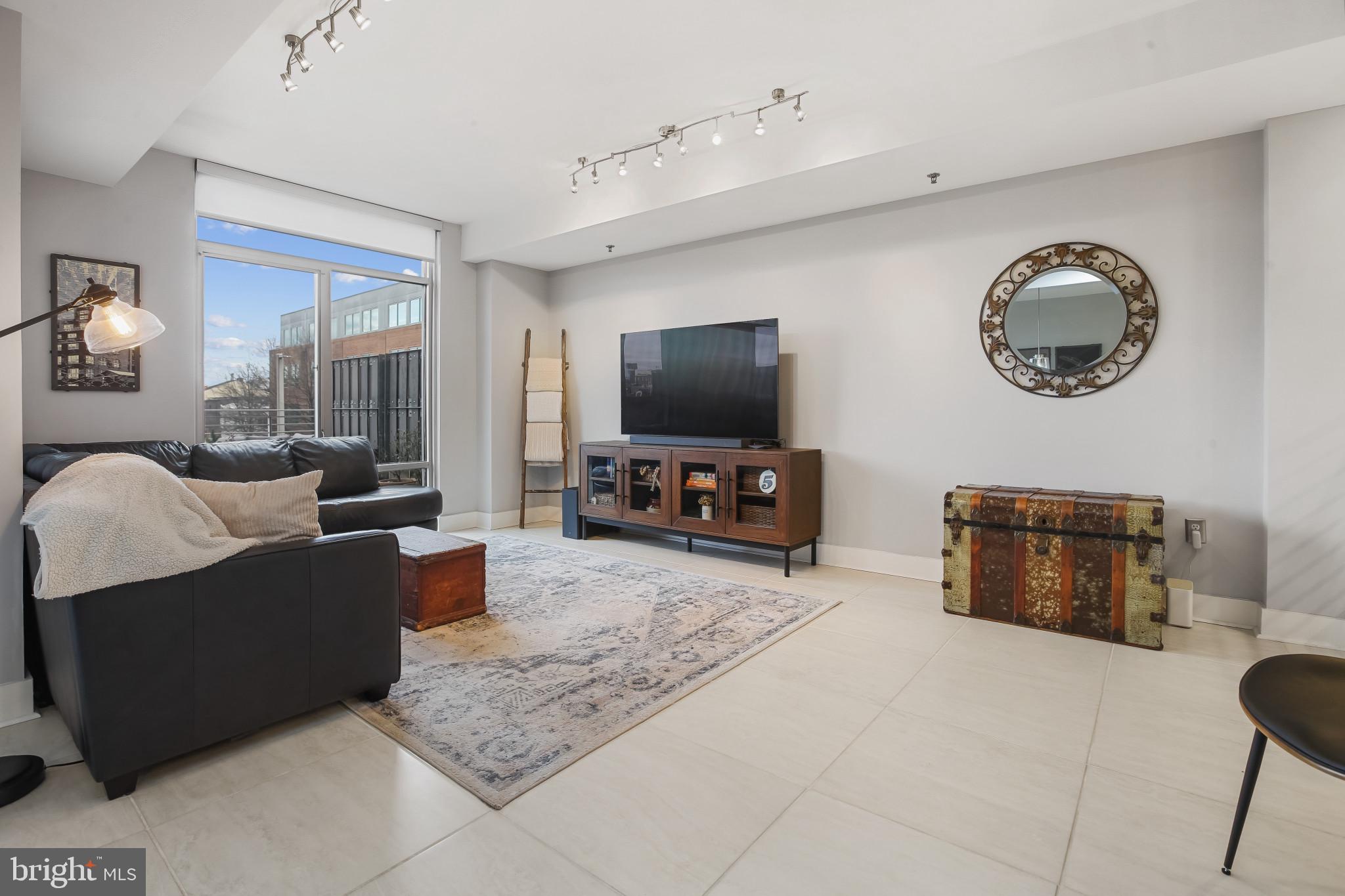 HARBOR EAST - Residential