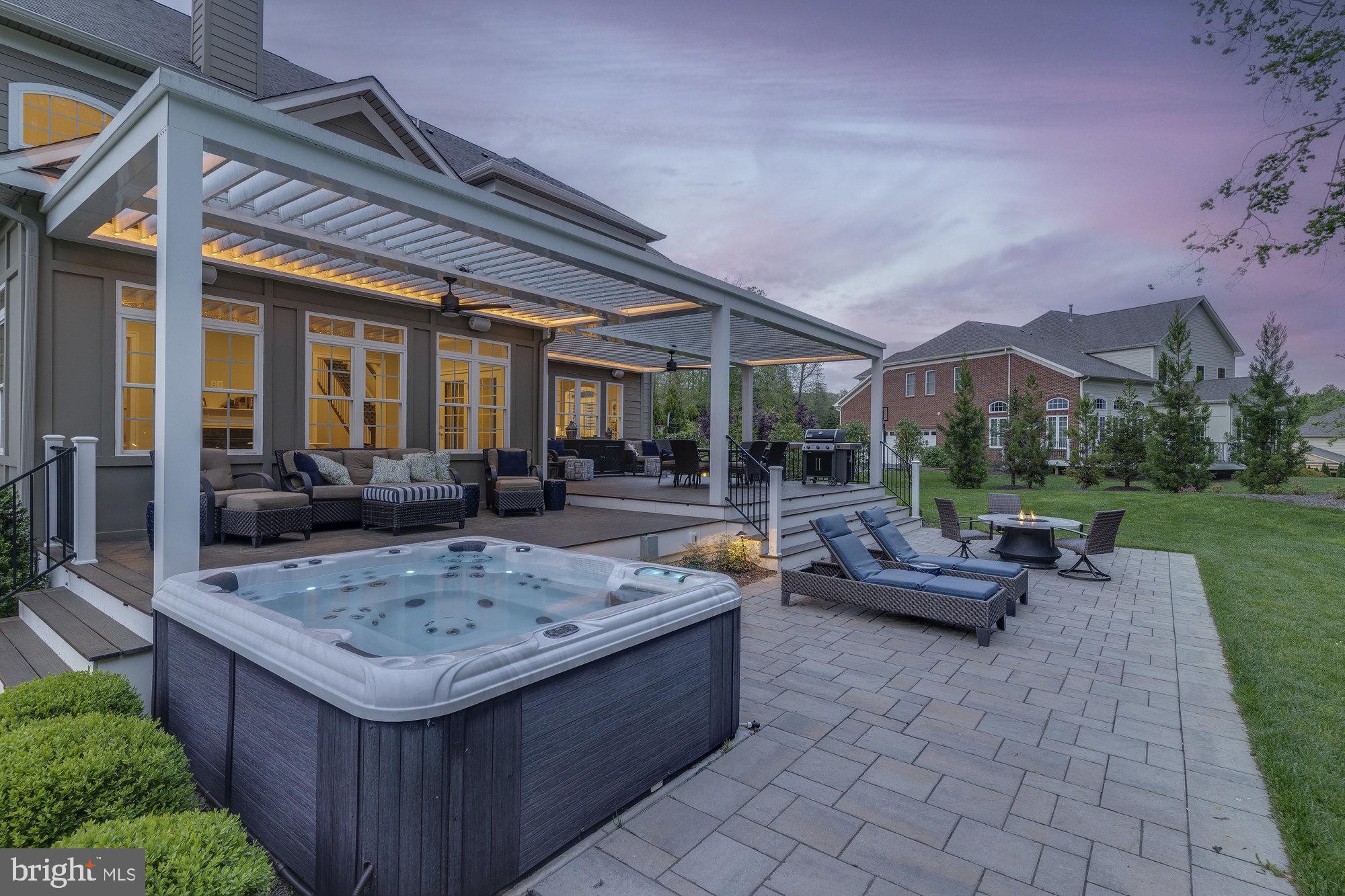 TIMBERLAKE ESTATES - Residential