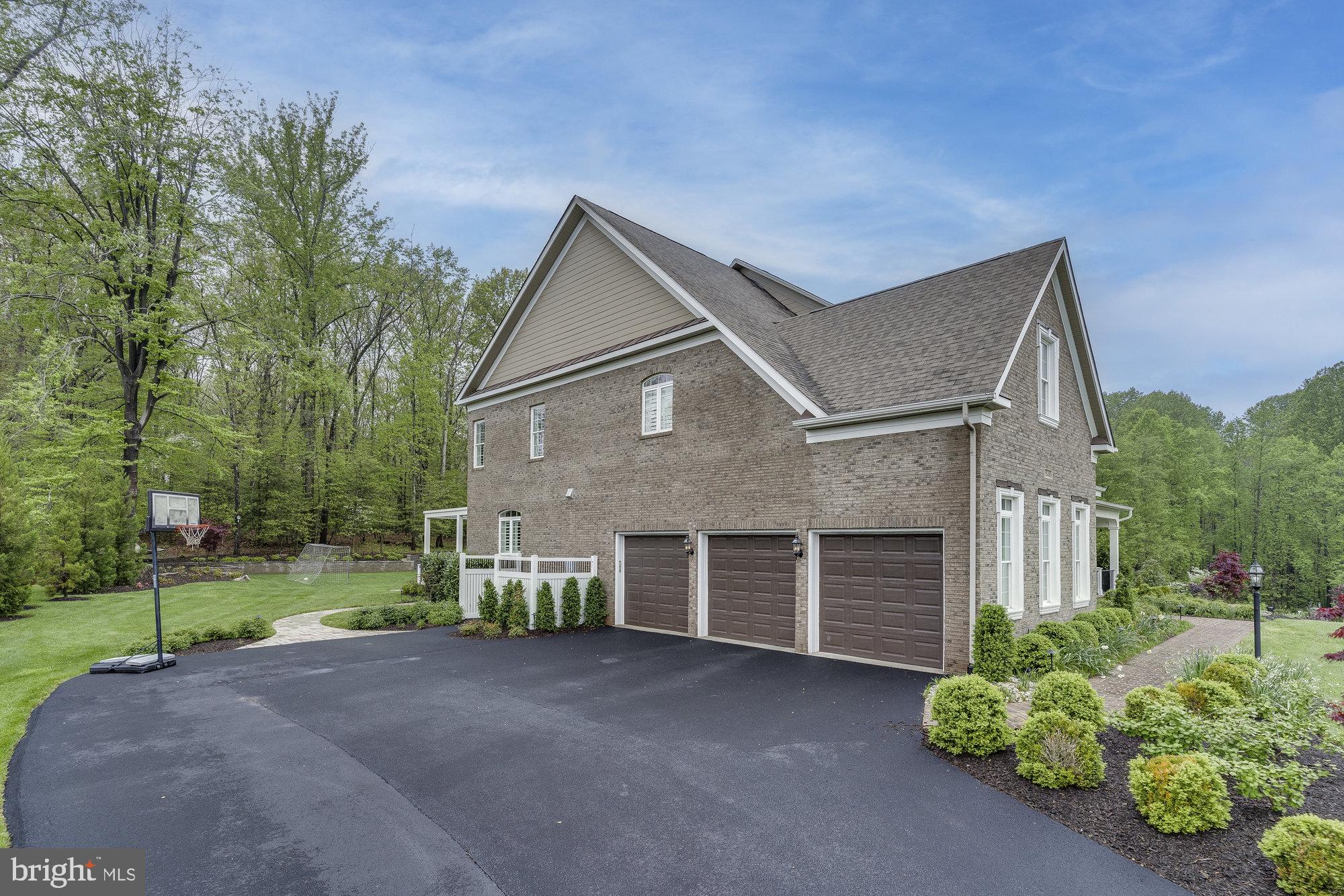 TIMBERLAKE ESTATES - Residential