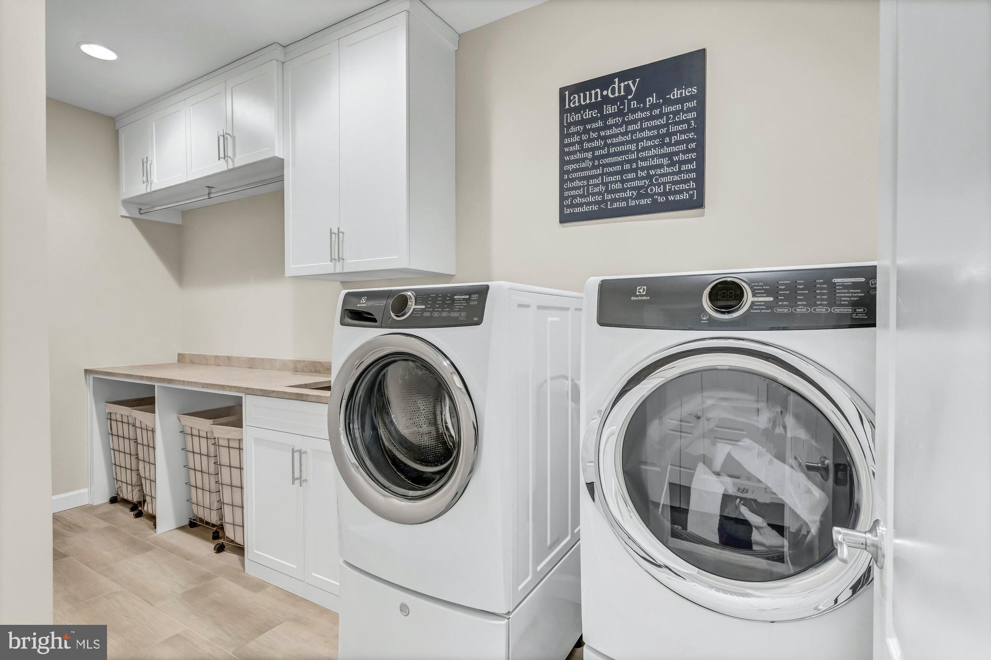 TIMBERLAKE ESTATES - Residential