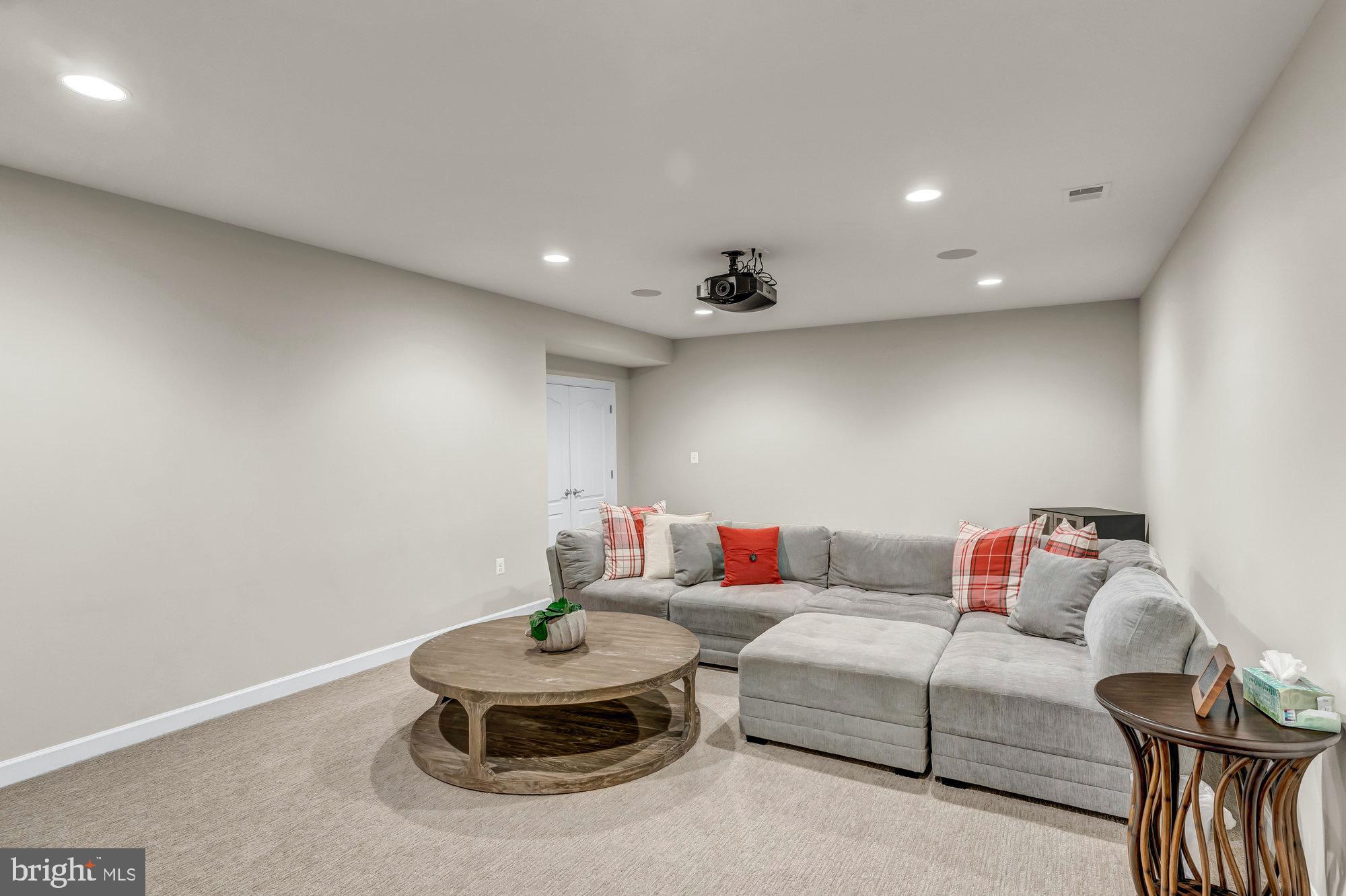 TIMBERLAKE ESTATES - Residential