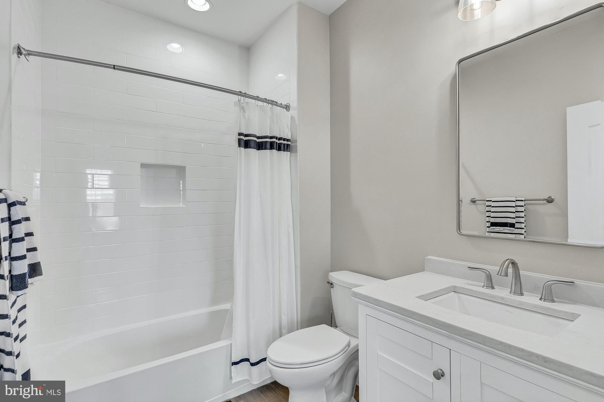 TIMBERLAKE ESTATES - Residential