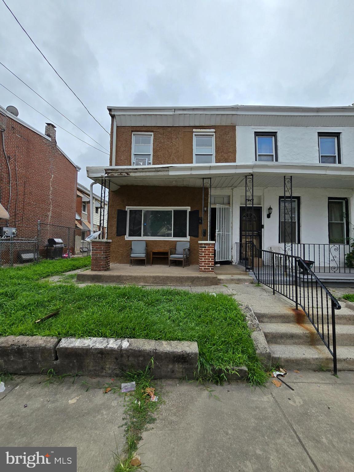 Fantastic duplex investment at 346 Kerlin Street! Each unit features 2 bedrooms and 1 bathroom, both currently rented and generating steady income. Collecting $1,100 per month from each unit for a total of $2,200 monthly cash flow. Turnkey rental with tenants already in place—perfect for investors looking for reliable returns from day one!
-Also can be sold as a package deal with: 1005 W 8th St, 1013 W 8th St, 311 Pennell St, 1017 W 8th St, 2108 W 6th St, 825 Hughes St, 2104 W 6th St
NOTE: The property will be sold in AS-IS condition. The buyer is responsible for U&O.