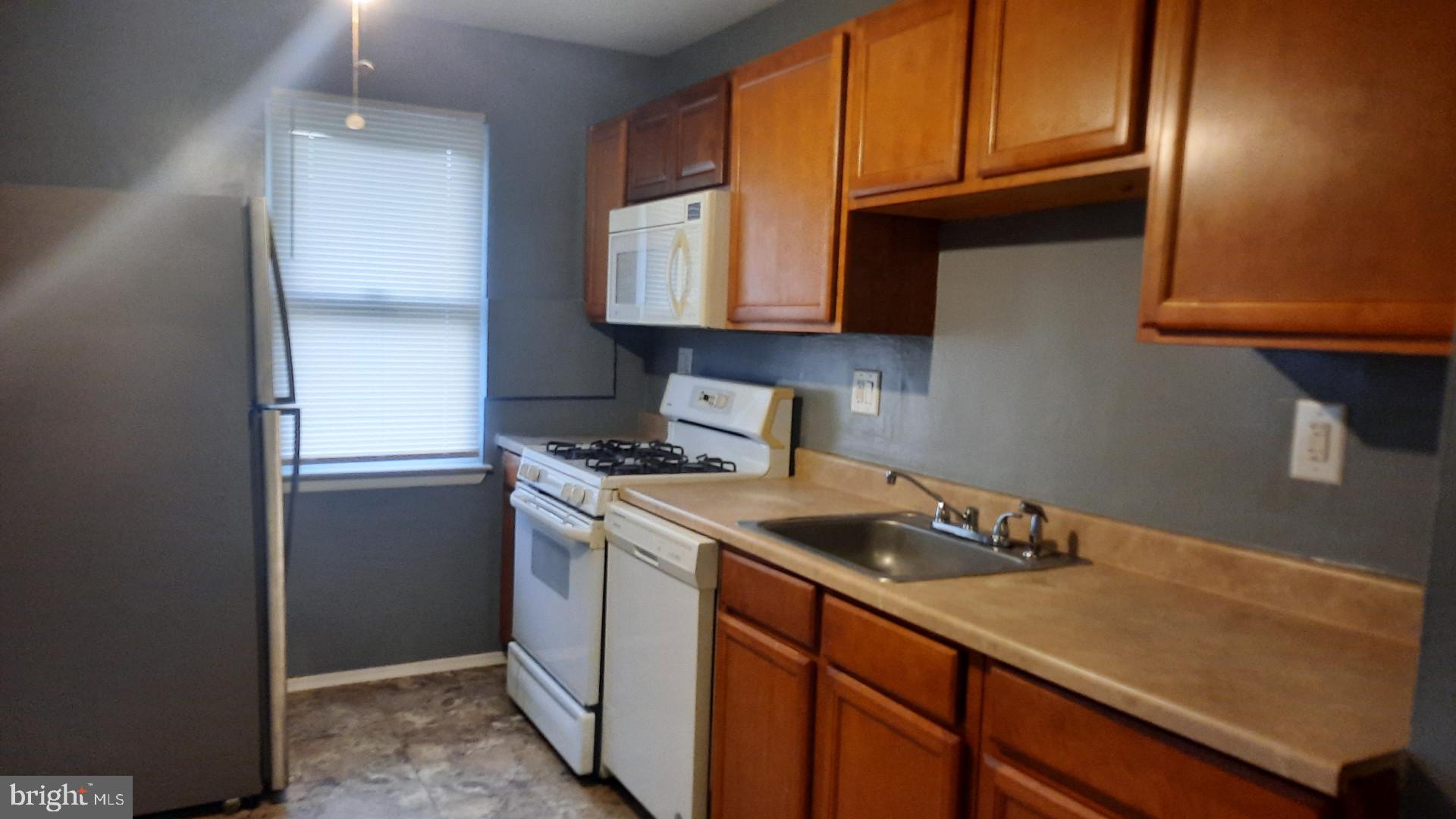 8233 TOMLINSON COURT