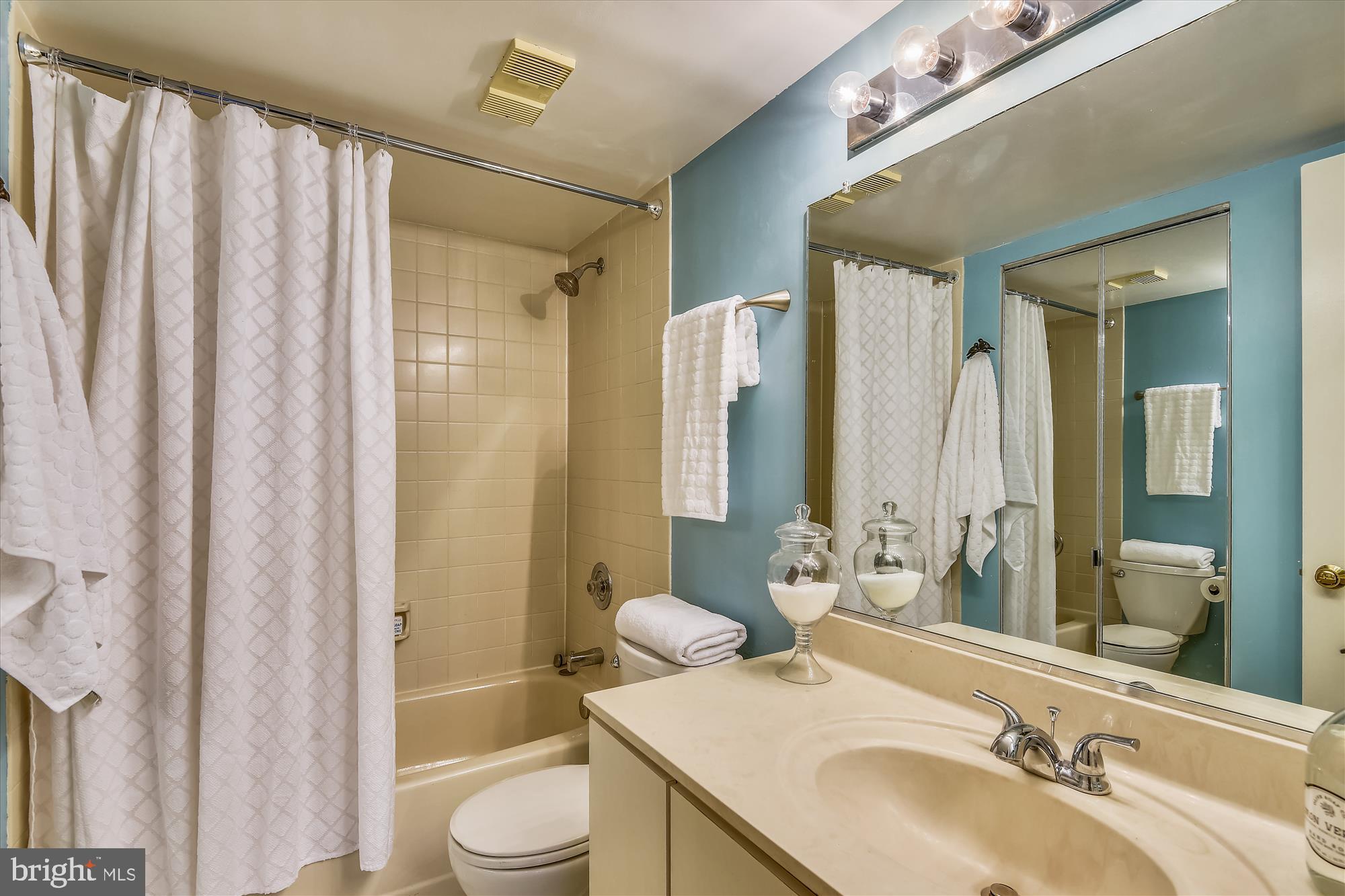 ASTORIA CONDOMINIUM - Residential