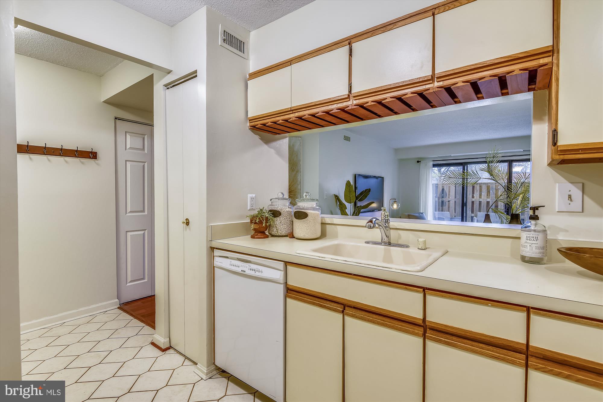 ASTORIA CONDOMINIUM - Residential