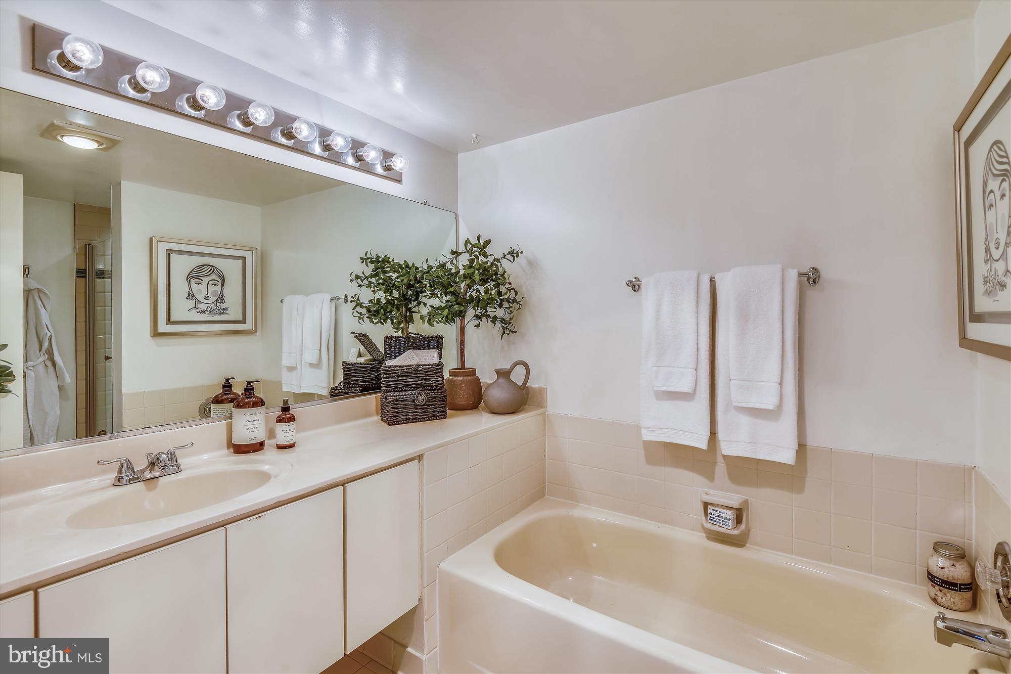 ASTORIA CONDOMINIUM - Residential