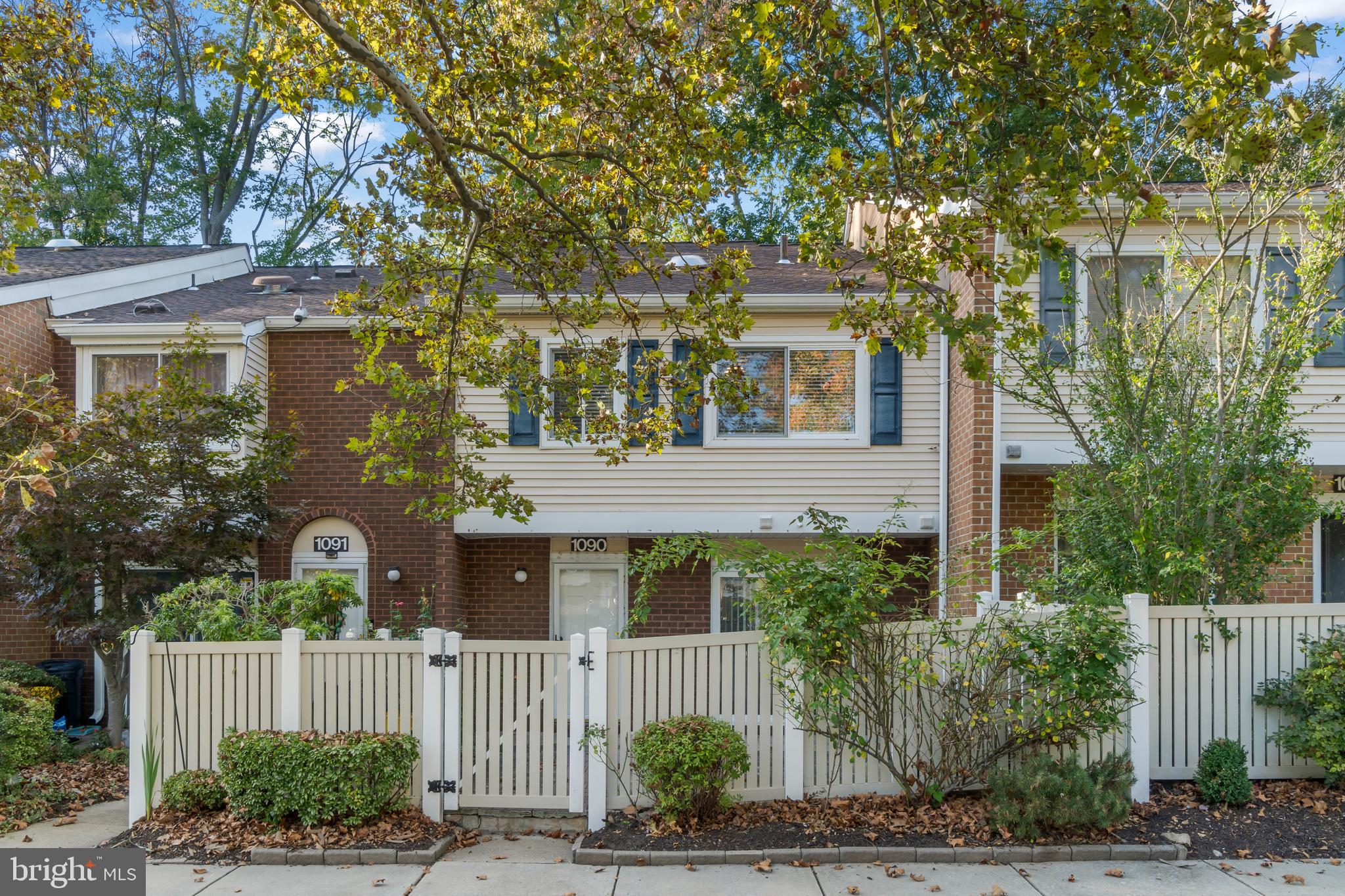 1090 CORBRIDGE COURT