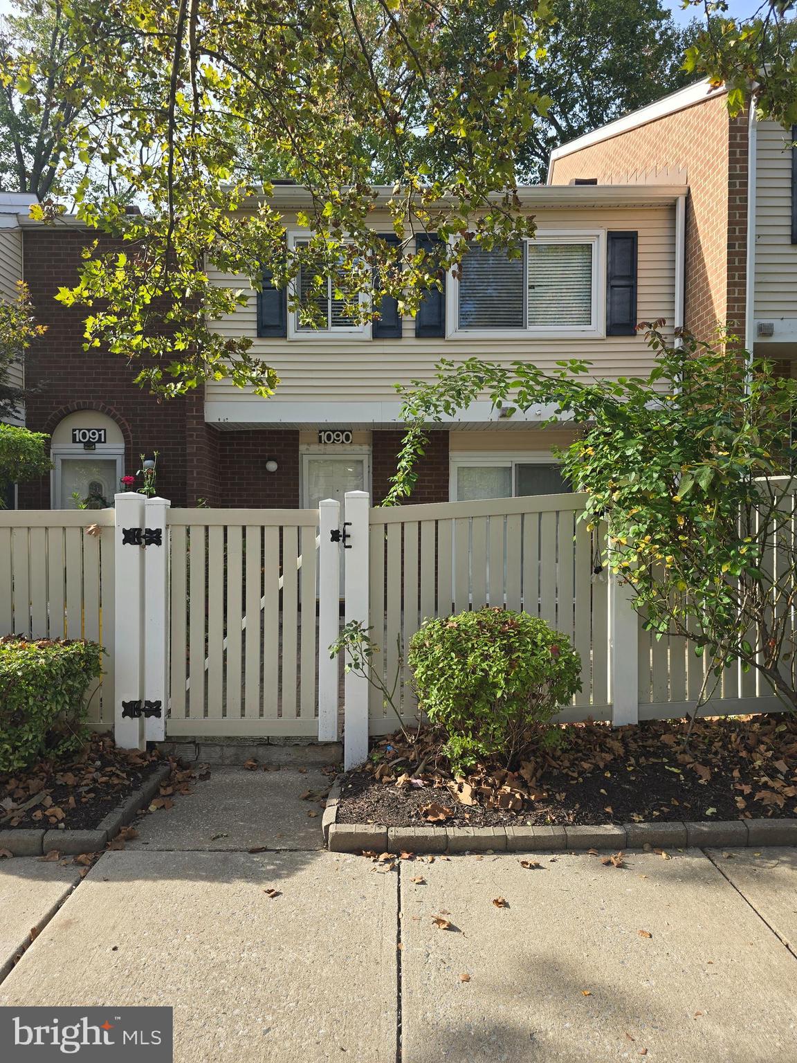 1090 CORBRIDGE COURT