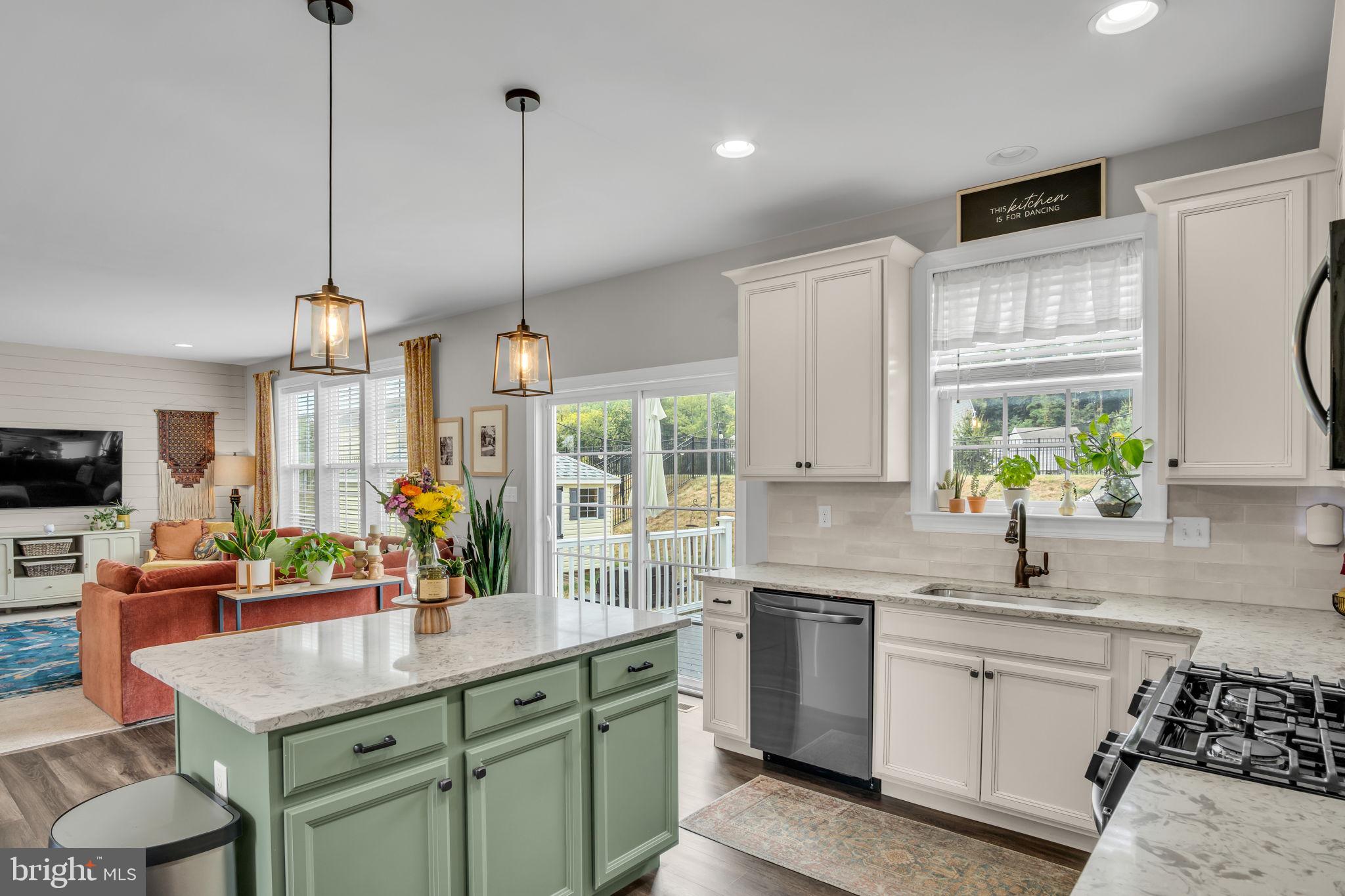 7232 ROCK RIDGE AVENUE