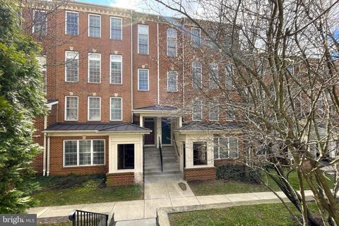 Photo of 4477 - B Beacon Grove Circle, FAIRFAX, VA 22033 (MLS # VAFX2295524)