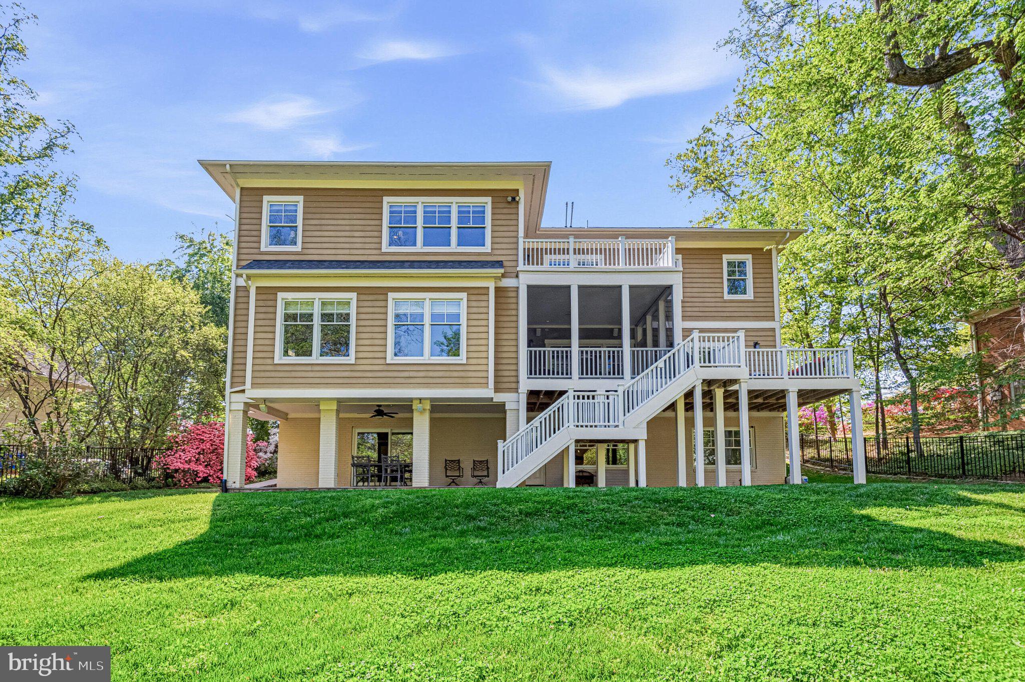 WILLIAMSBURG VILLAGE - Residential