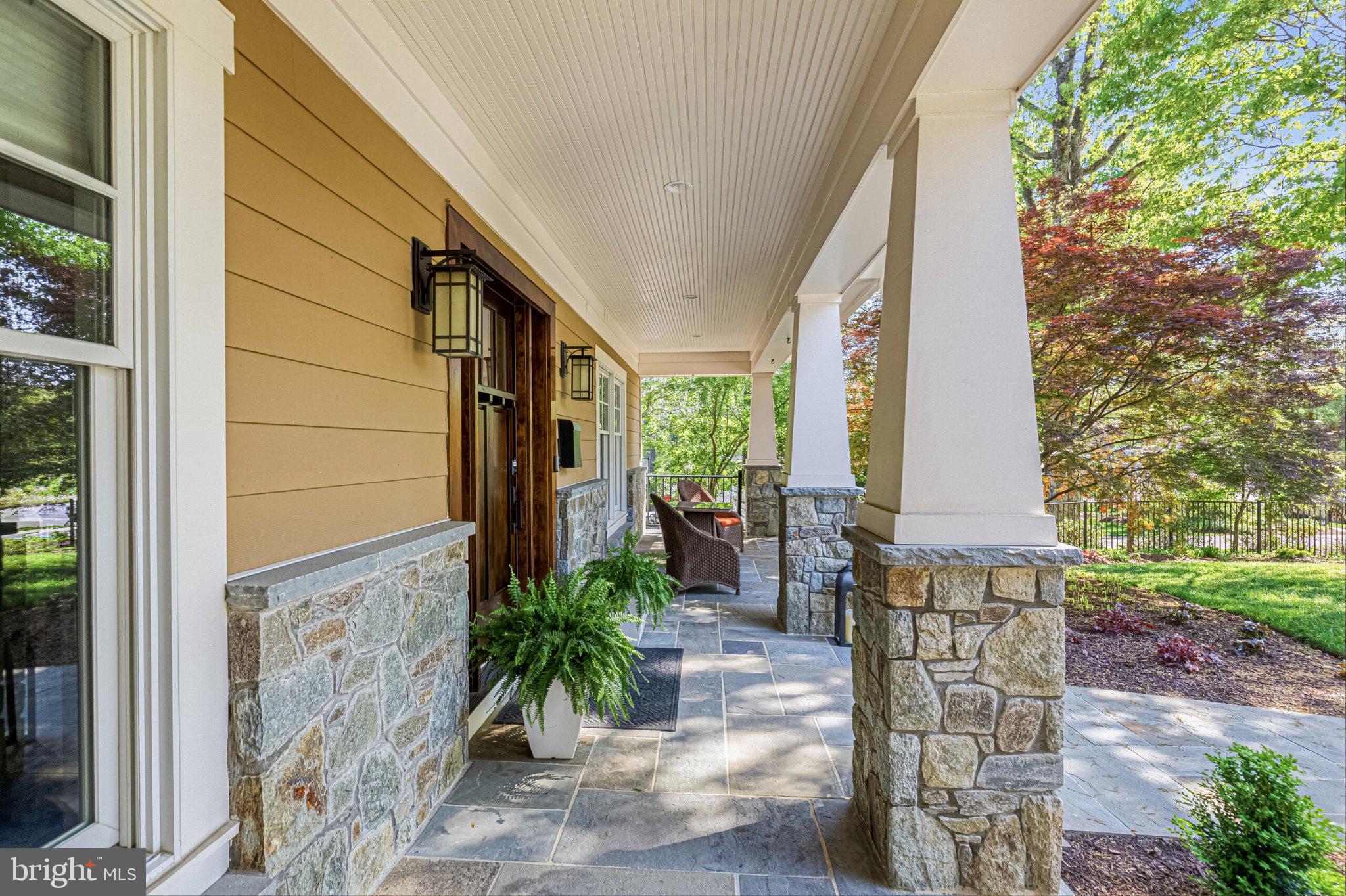 WILLIAMSBURG VILLAGE - Residential